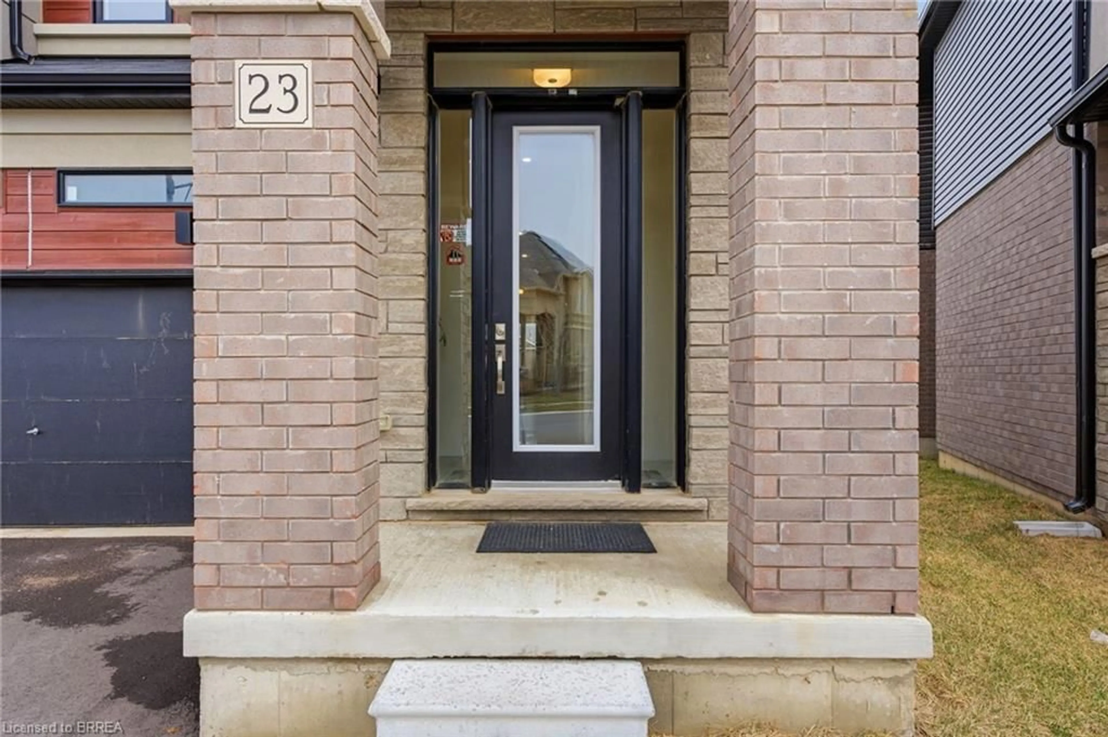 Indoor entryway for 23 Stokes Rd, Paris Ontario N3L 0L9