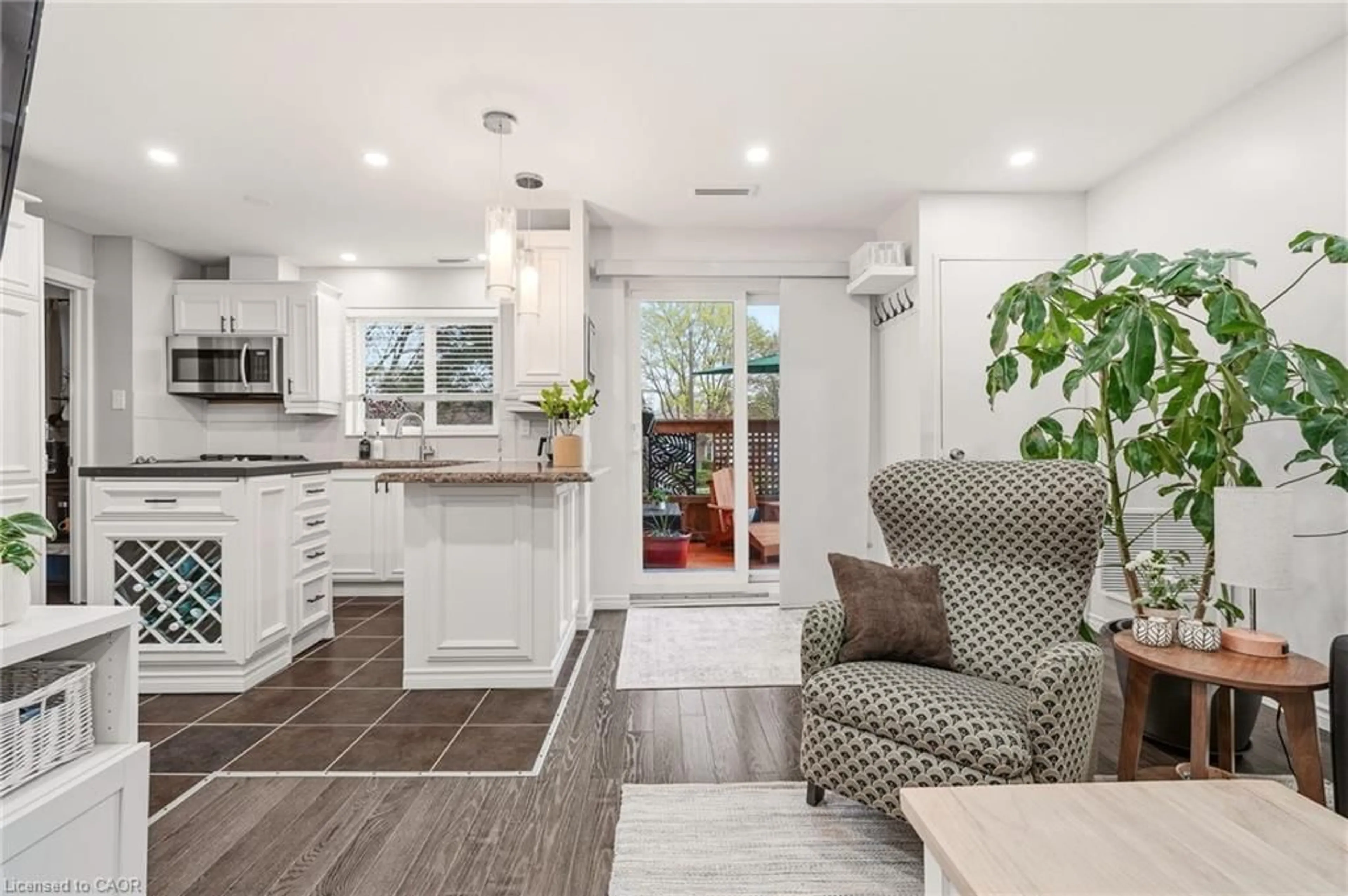 Open concept kitchen, ceramic/tile floor for 2001 Bonnymede Dr #157, Mississauga Ontario L5J 4H8