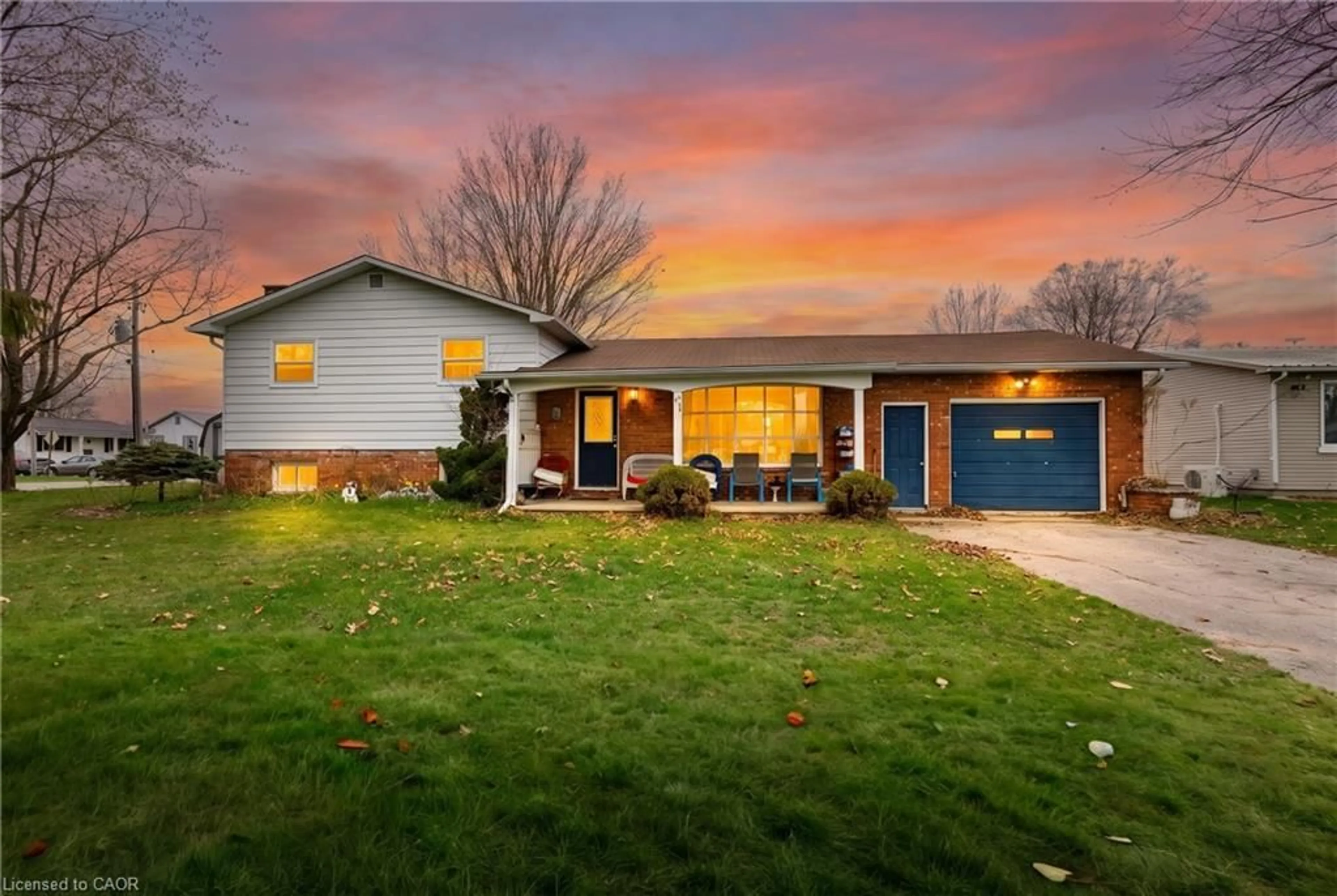 Home with vinyl exterior material, street for 51 Wellington St, Port Burwell Ontario N0J 1T0