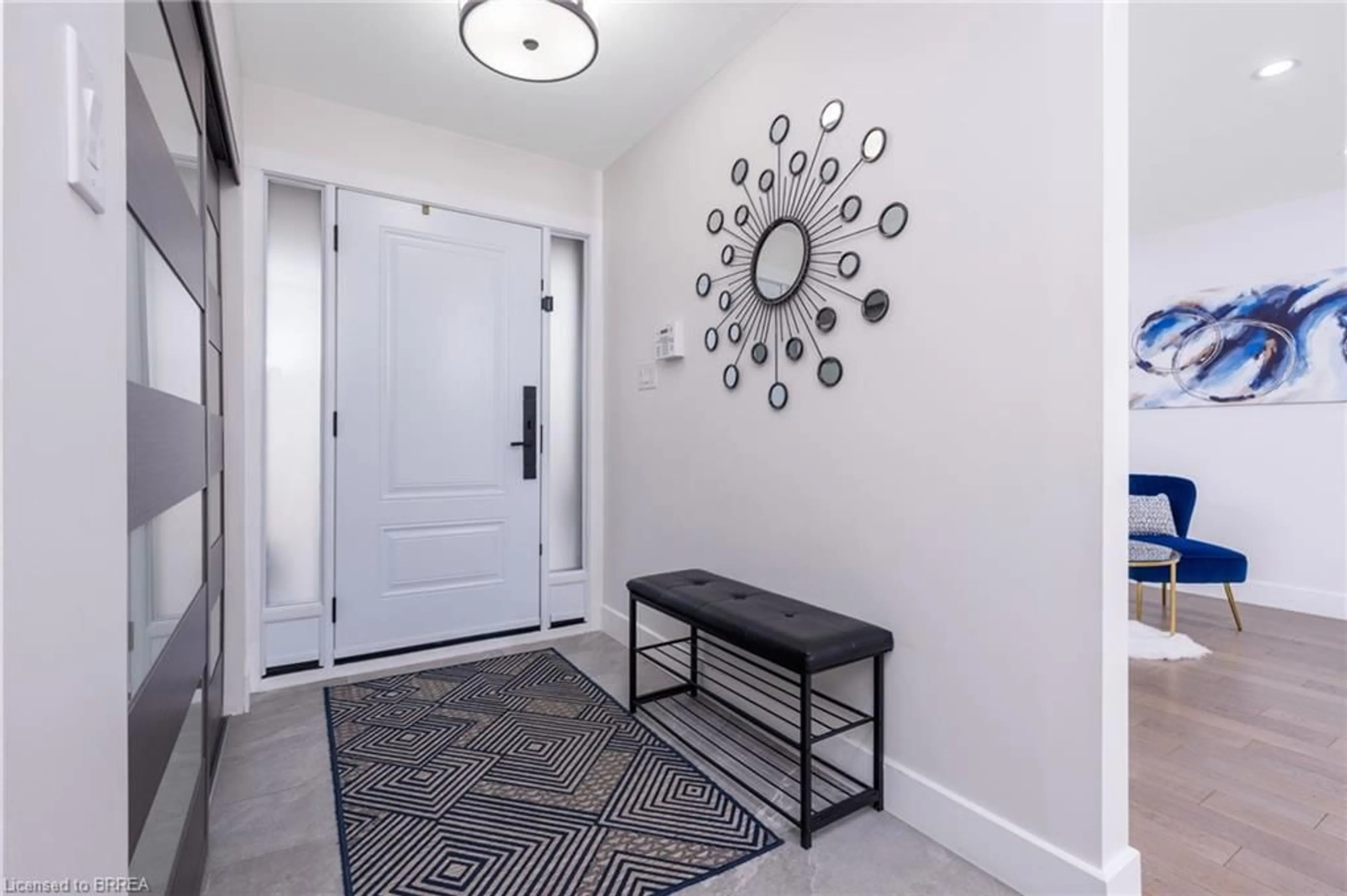 Indoor entryway for 4 Chipper Crt, Georgetown Ontario L7G 1L3