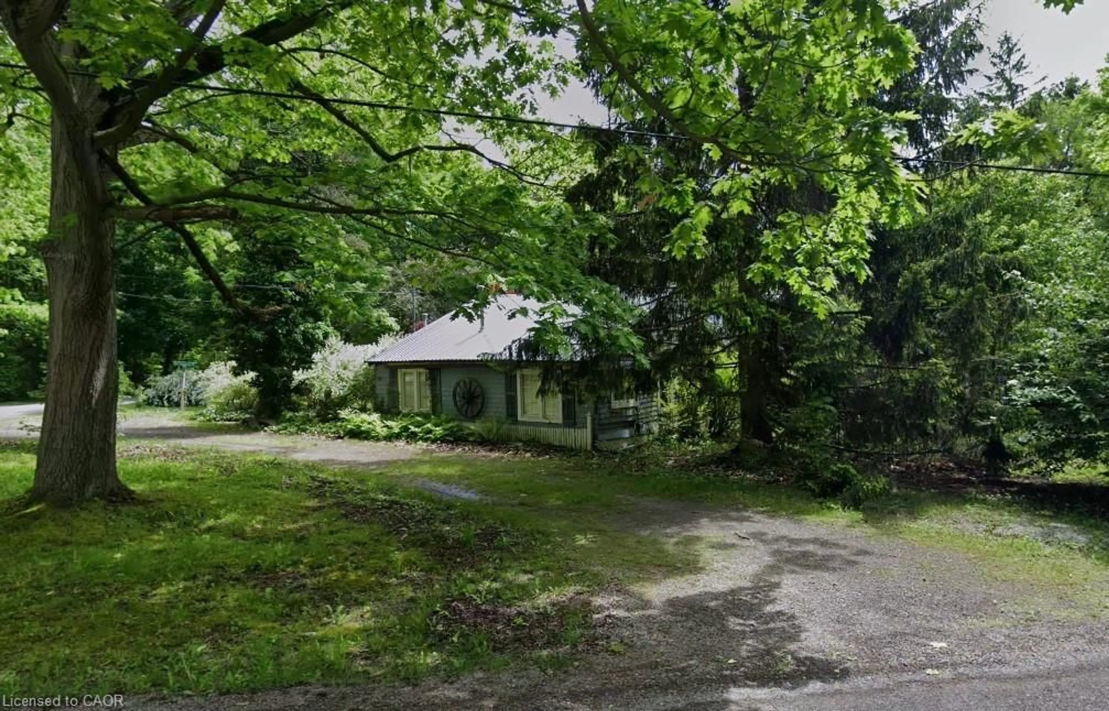 A pic from outside/outdoor area/front of a property/back of a property/a pic from drone, street for 994 Ridgewood Ave, Ridgeway Ontario L0S 1N0