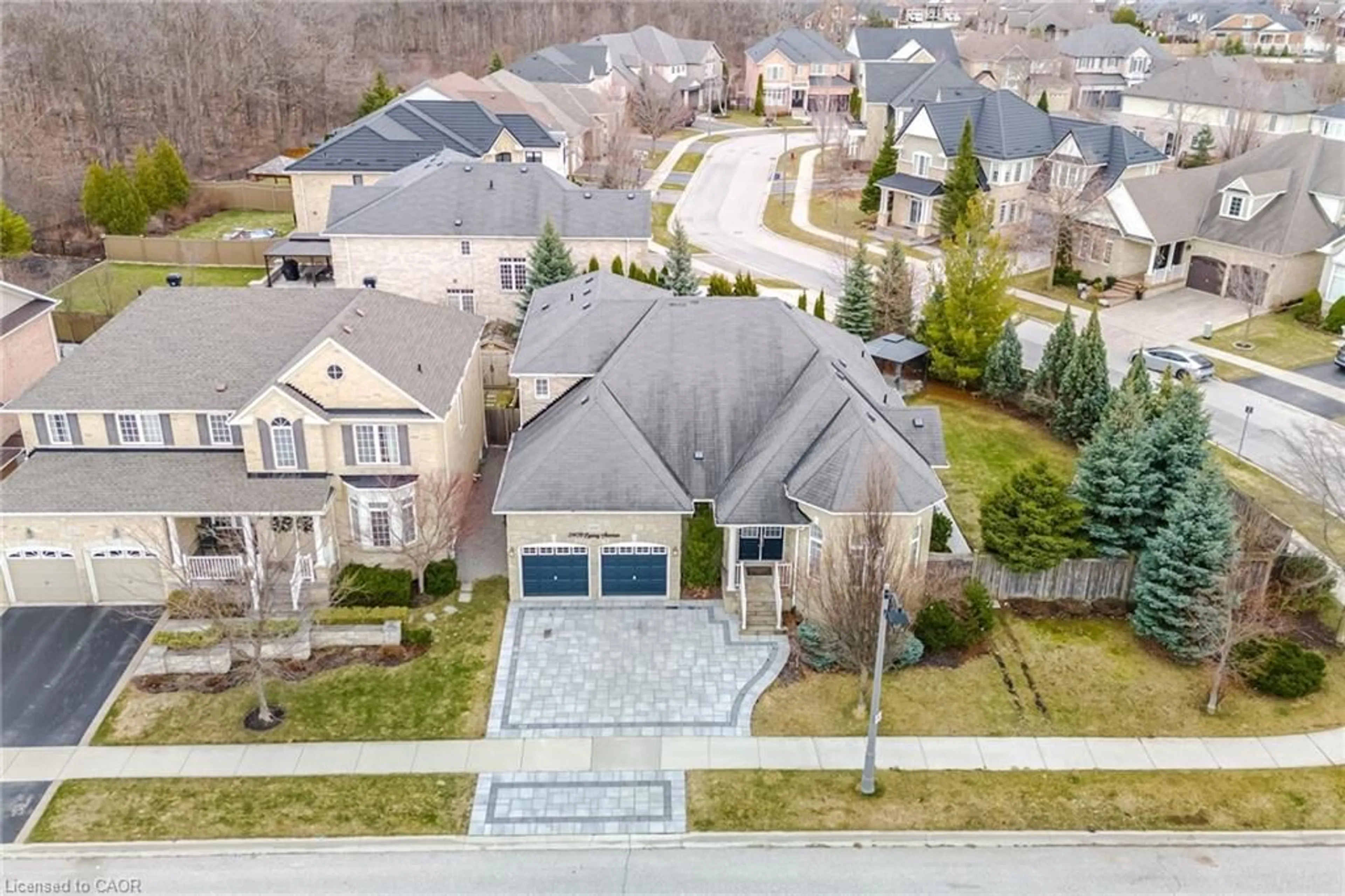 A pic from outside/outdoor area/front of a property/back of a property/a pic from drone, street for 3409 Liptay Ave, Oakville Ontario L6M 0M8