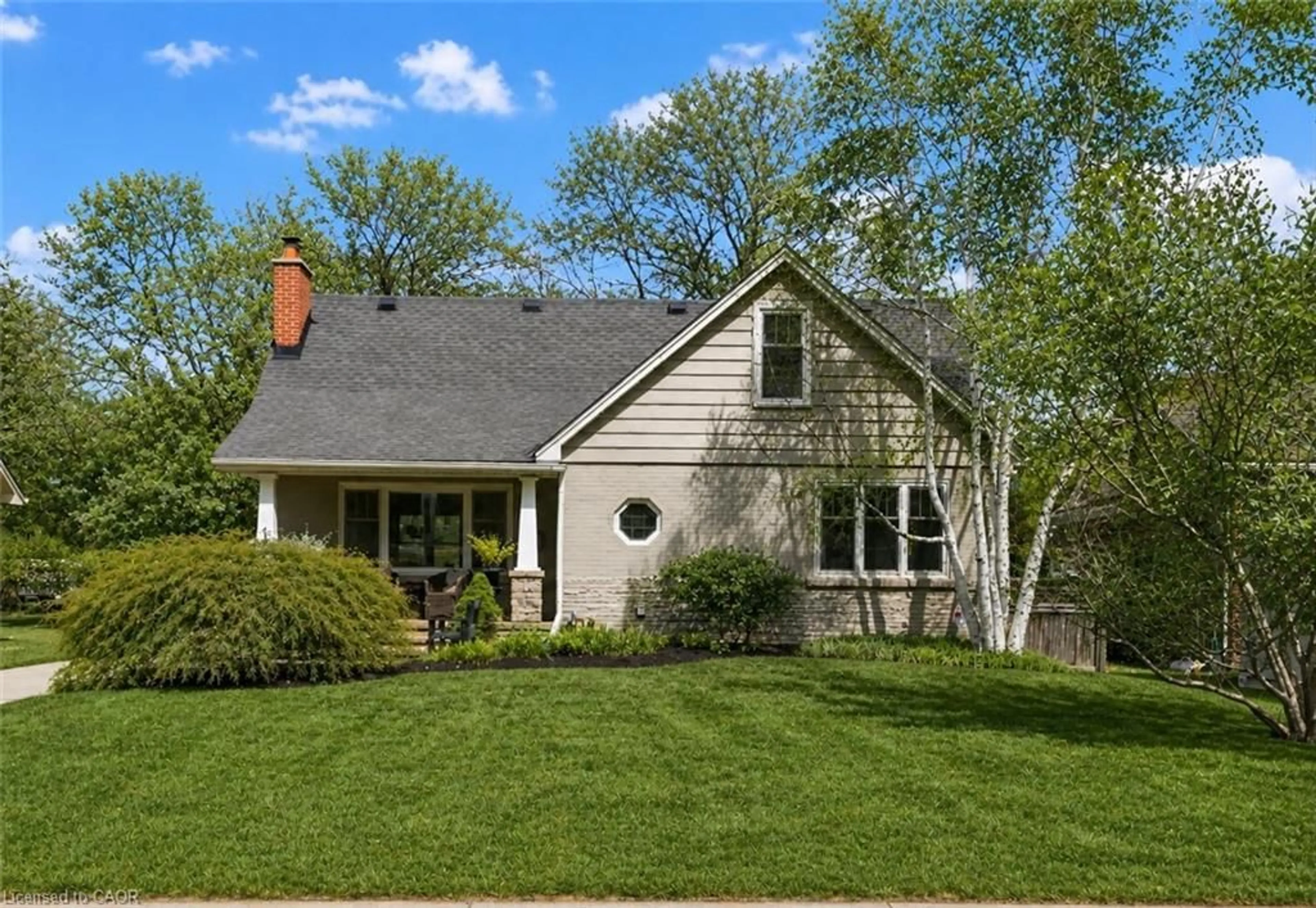 Home with vinyl exterior material, street for 2137 Deyncourt Dr, Burlington Ontario L7R 1W2