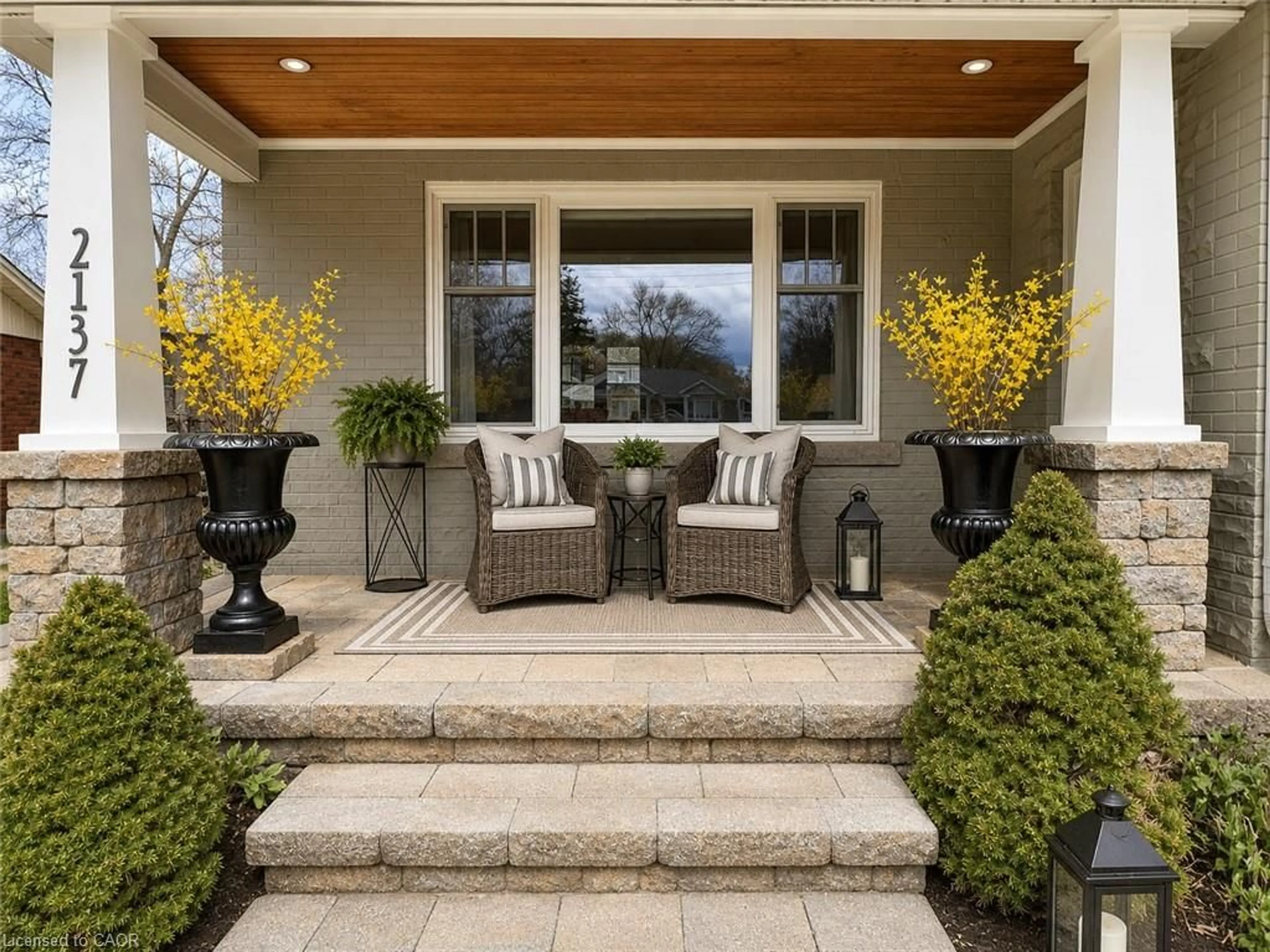 Patio, water/lake/river/ocean view for 2137 Deyncourt Dr, Burlington Ontario L7R 1W2