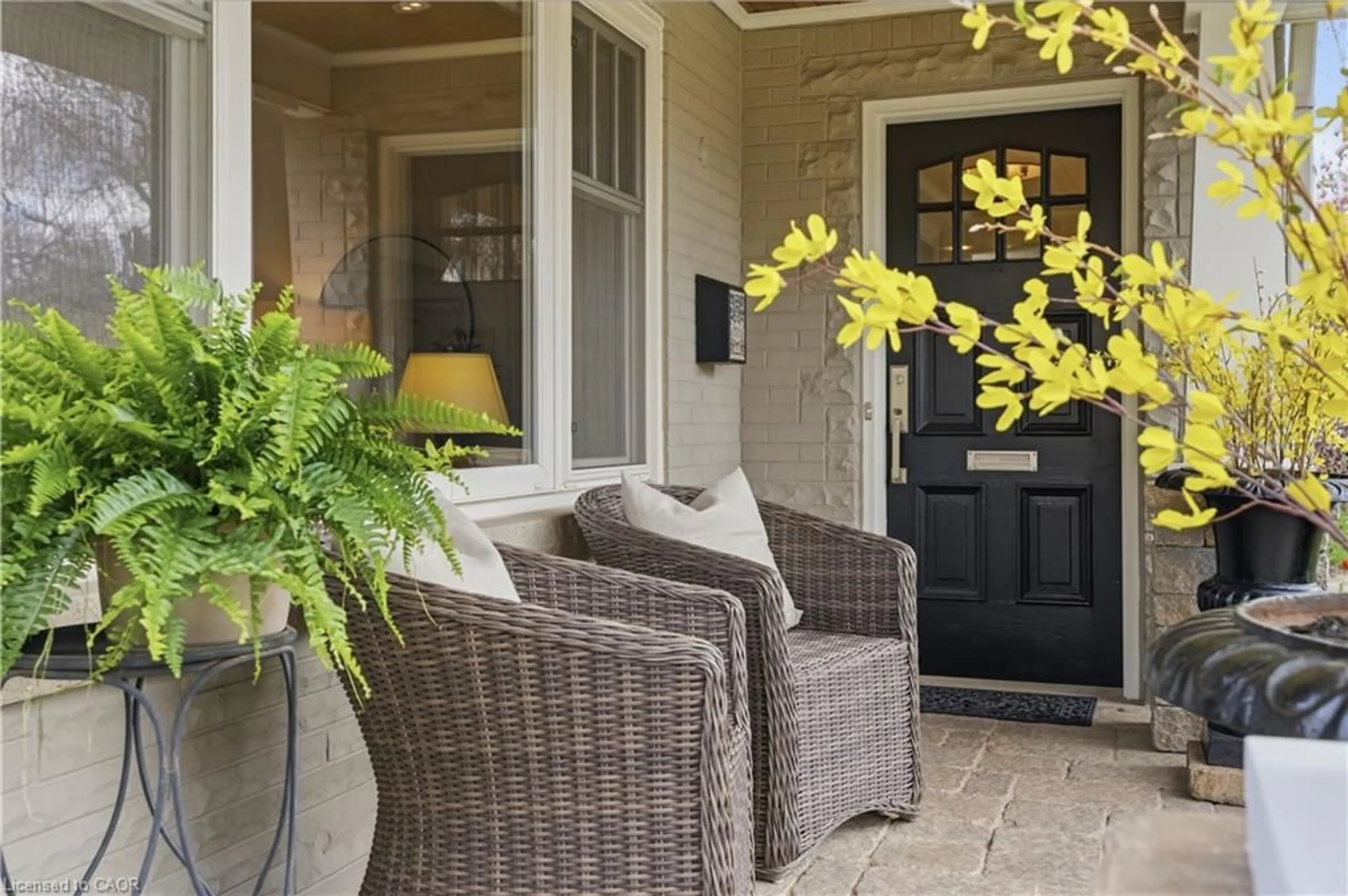 Indoor entryway for 2137 Deyncourt Dr, Burlington Ontario L7R 1W2