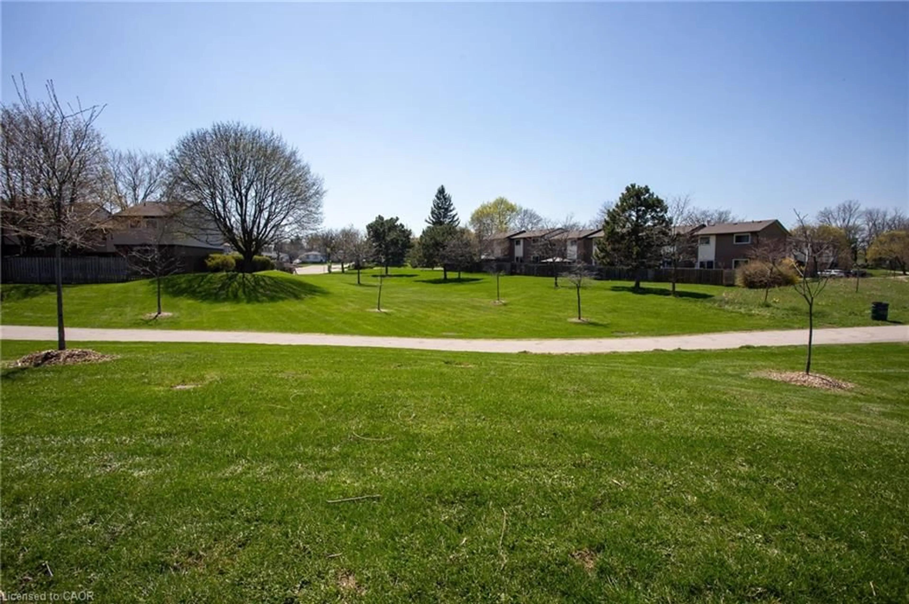 A pic from outside/outdoor area/front of a property/back of a property/a pic from drone, unknown for 1190 Upper Ottawa St #1, Hamilton Ontario L8W 1T8