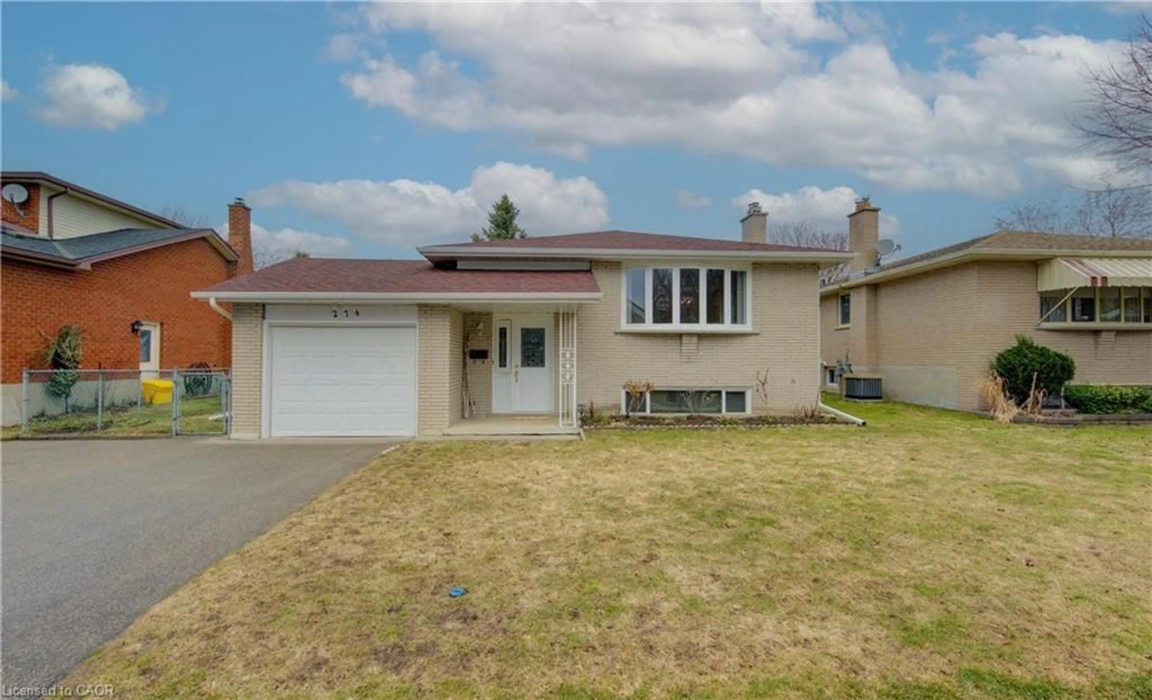 Home with vinyl exterior material, street for 274 Heritage Dr, Kitchener Ontario N2B 3K8