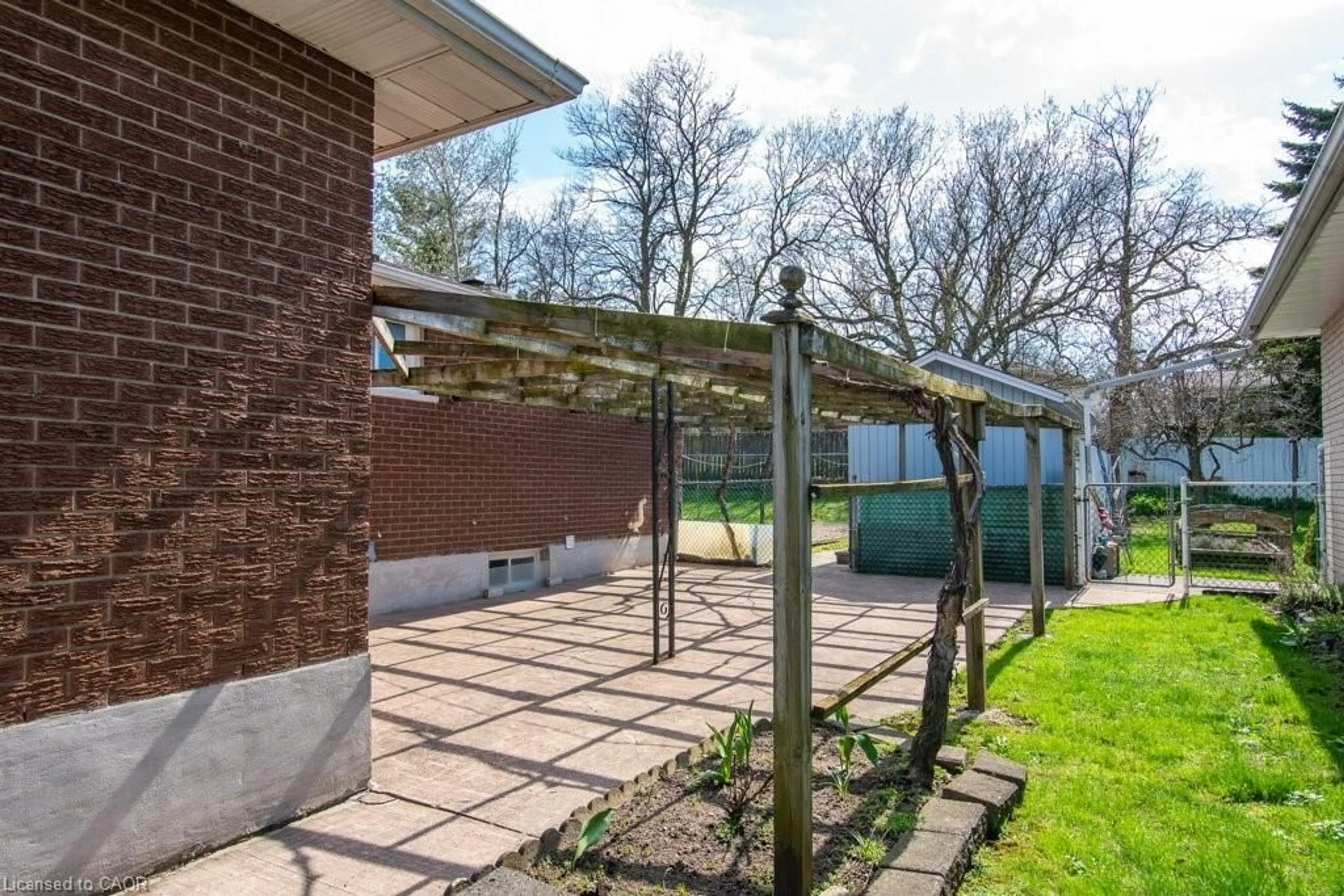 Patio, unknown for 103 Queenston Dr, Kitchener Ontario N2B 2V2