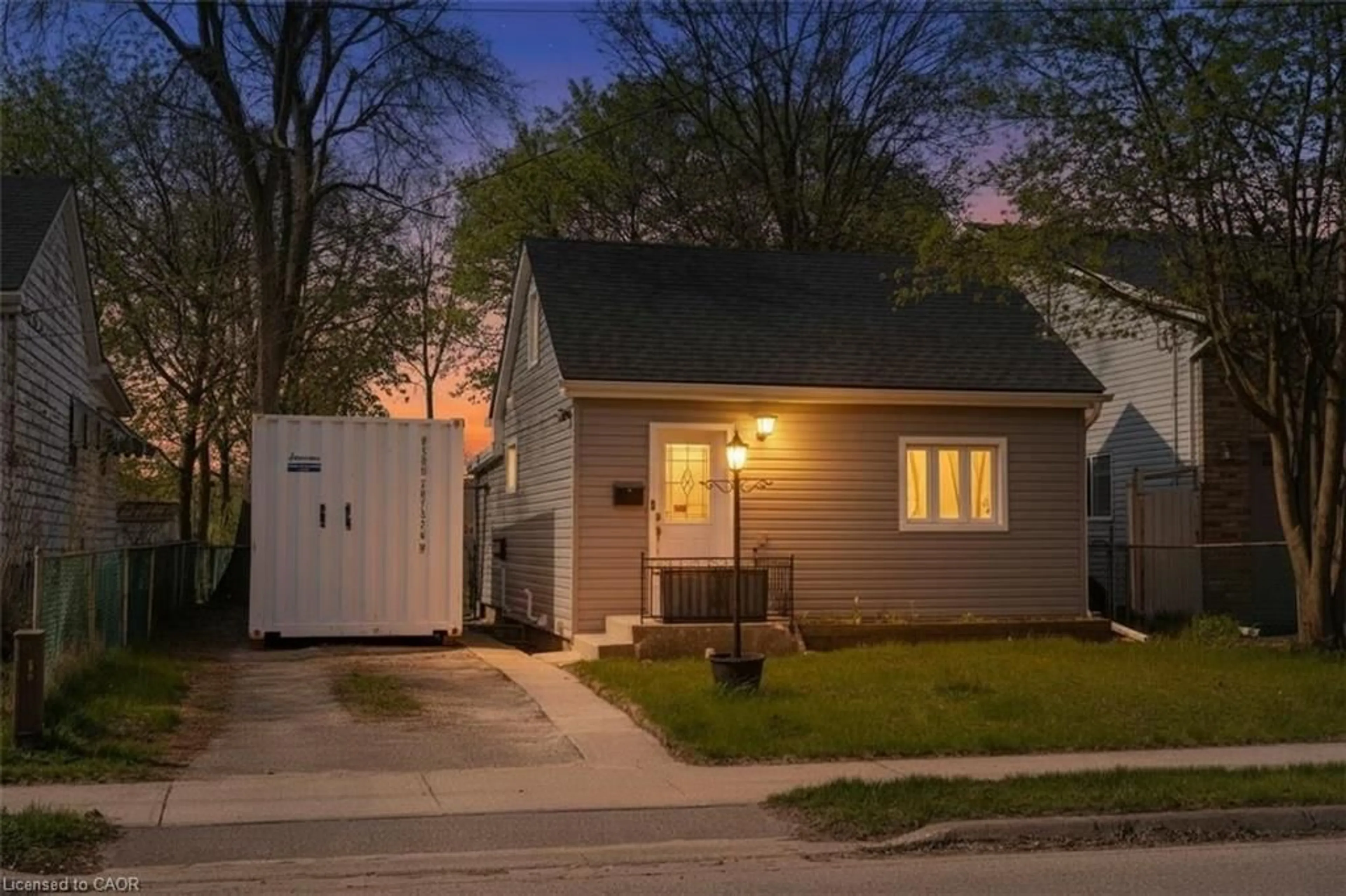 Unknown for 75 Dublin St, Brantford Ontario N3R 2E5