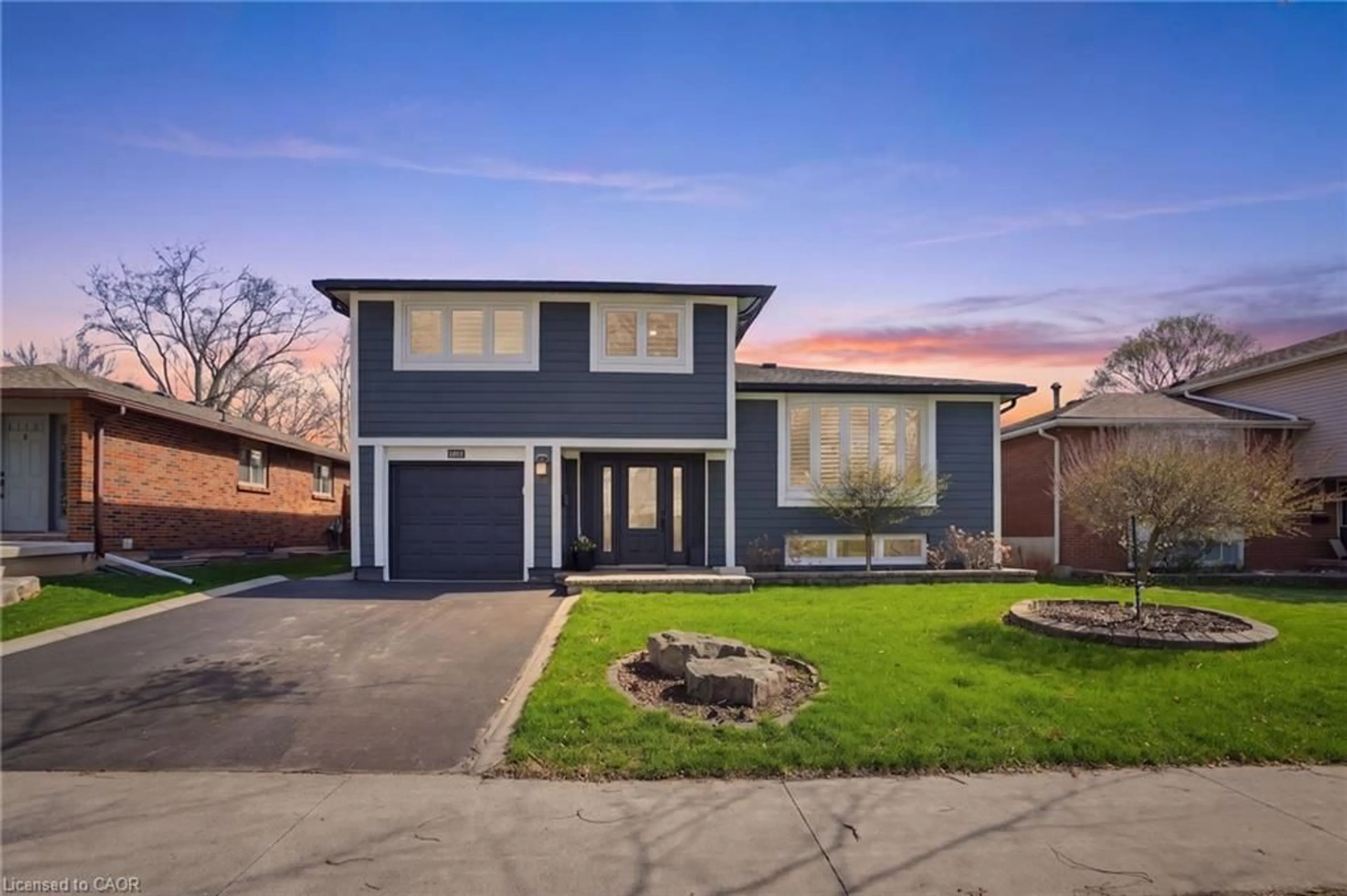 Home with brick exterior material, street for 663 Mullin Way, Burlington Ontario L7L 4J6