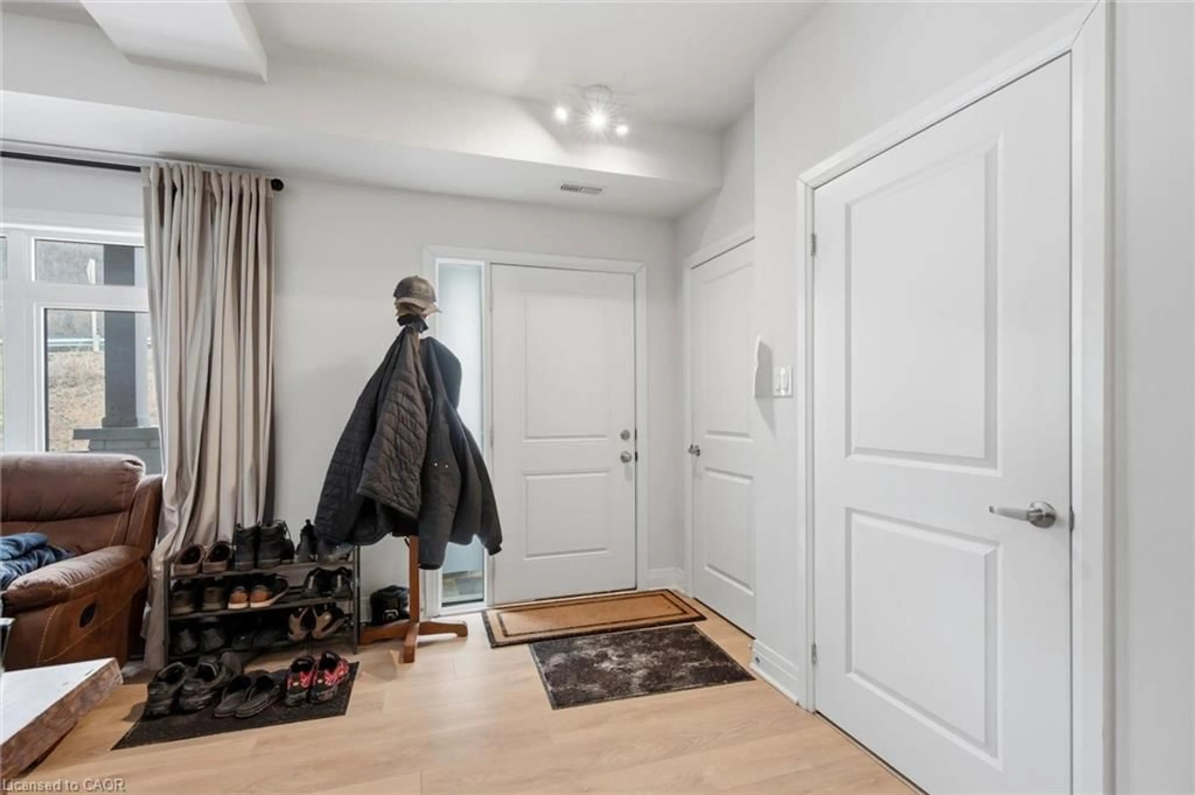 Indoor entryway for 2 Willow St #71, Paris Ontario N3L 0K7