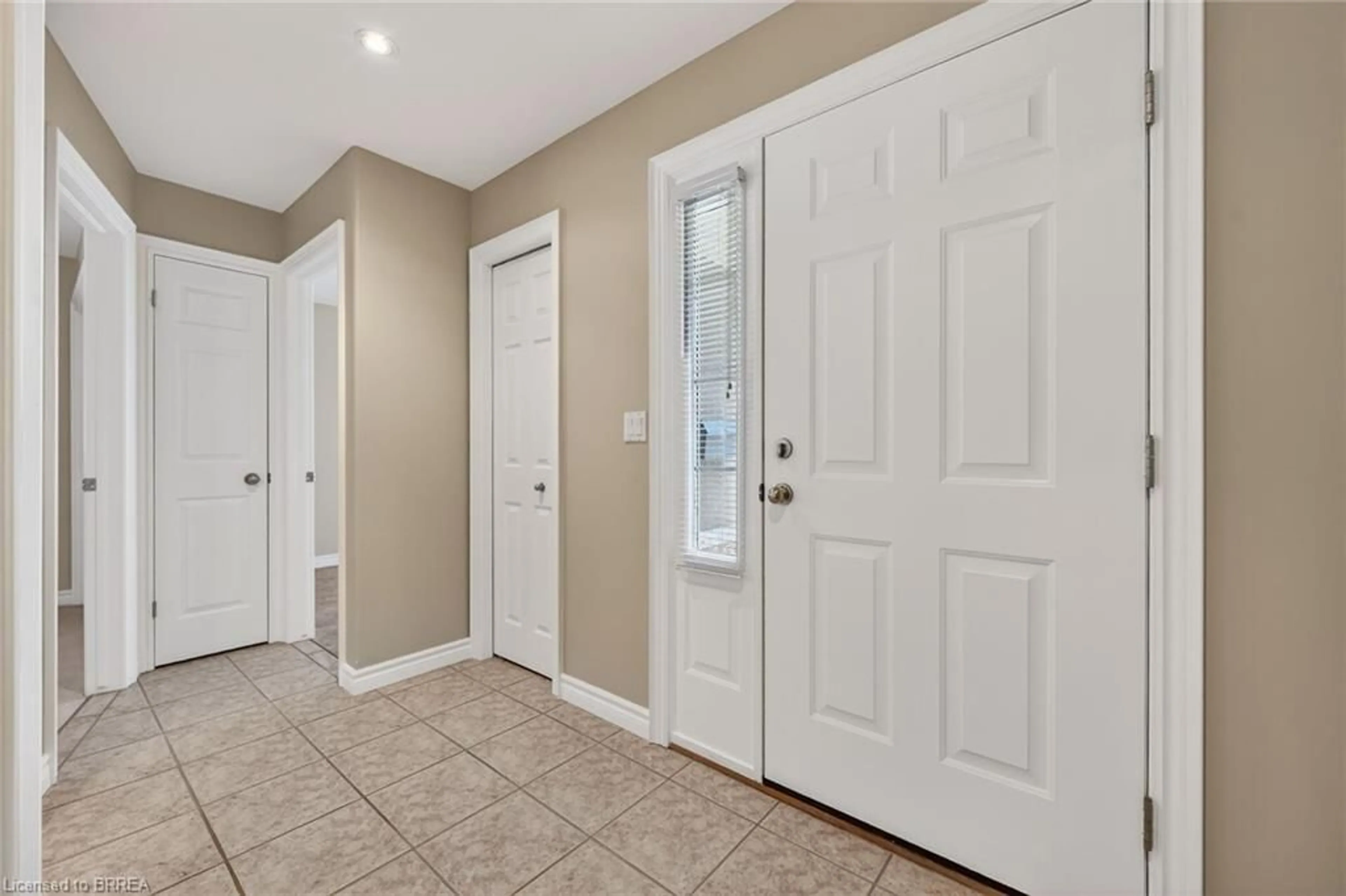 Indoor entryway for 76 Mann Ave, Simcoe Ontario N3Y 5K4