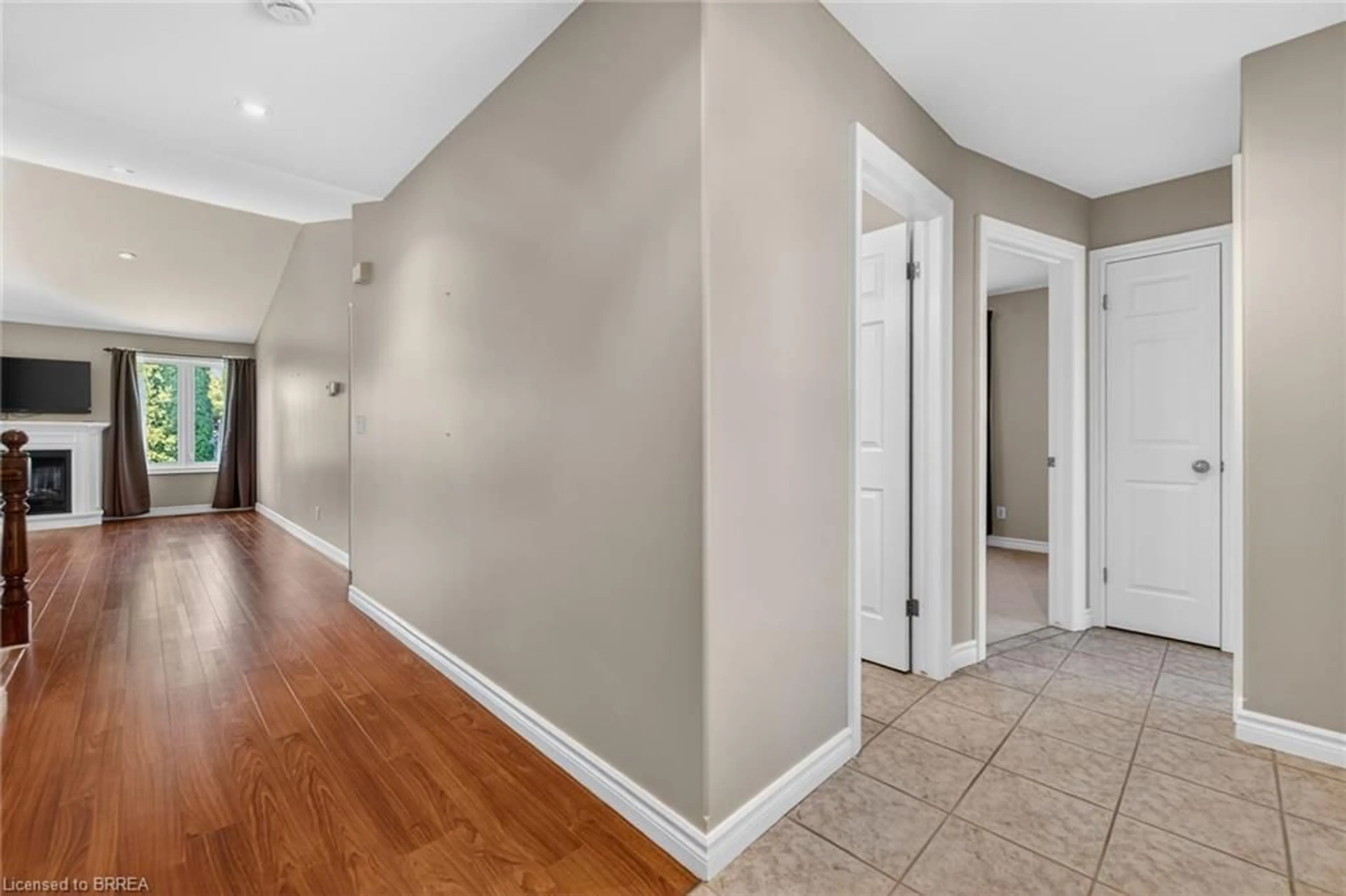 Indoor entryway for 76 Mann Ave, Simcoe Ontario N3Y 5K4