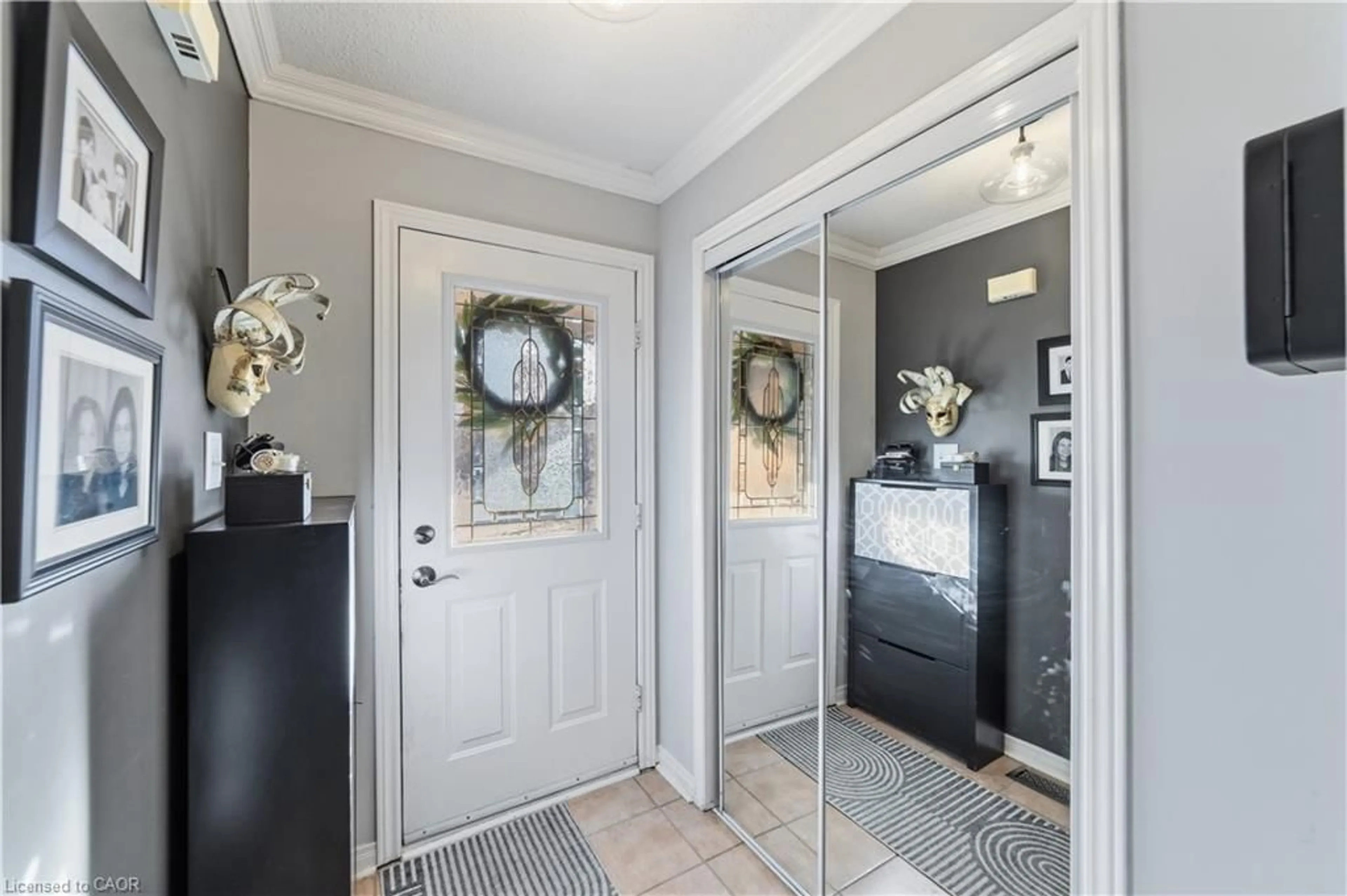 Indoor entryway for 1795 Creek Way, Burlington Ontario L7L 6R1
