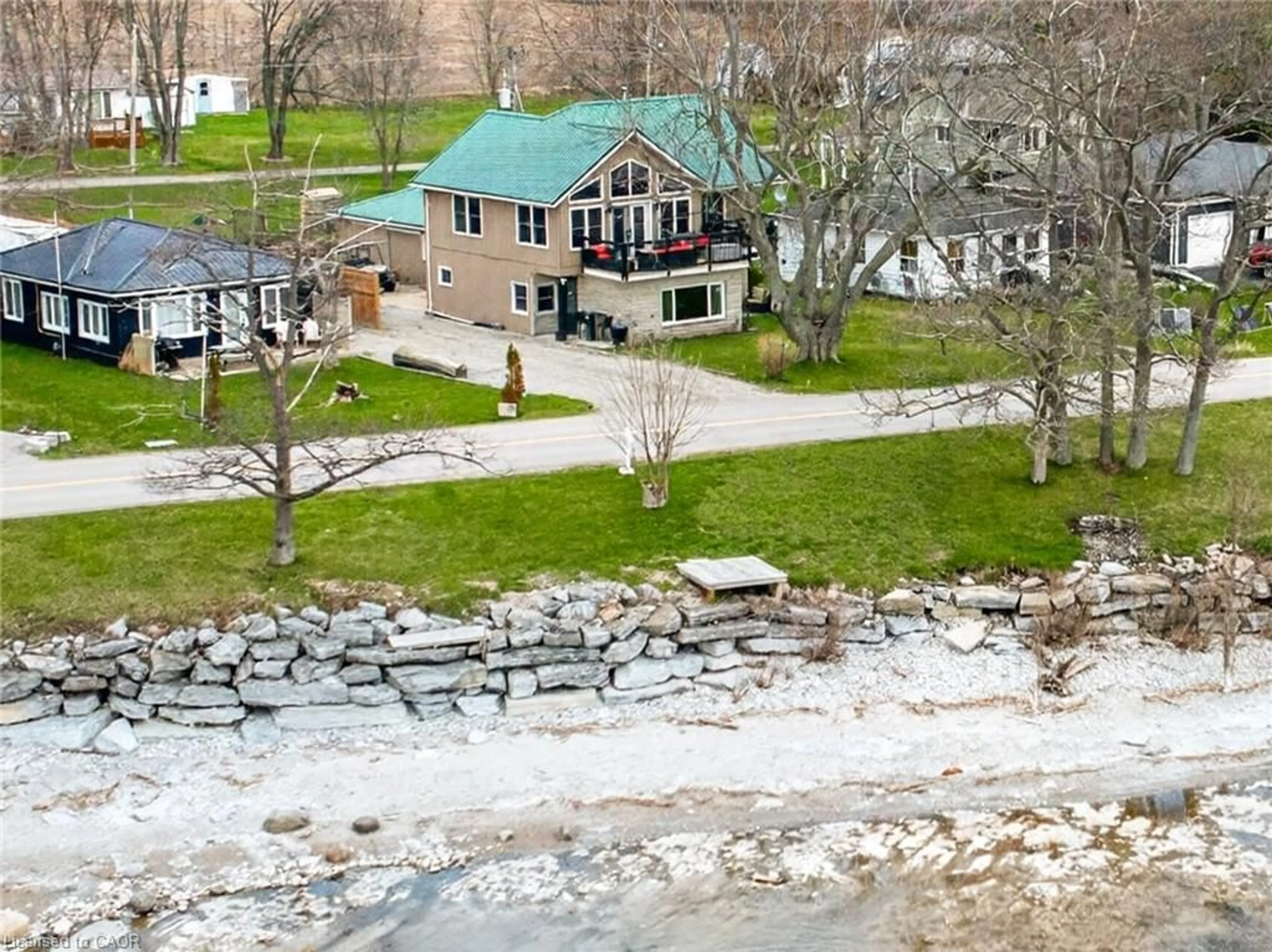 A pic from outside/outdoor area/front of a property/back of a property/a pic from drone, water/lake/river/ocean view for 27 Blue Water Pky, Selkirk Ontario N0A 1P0