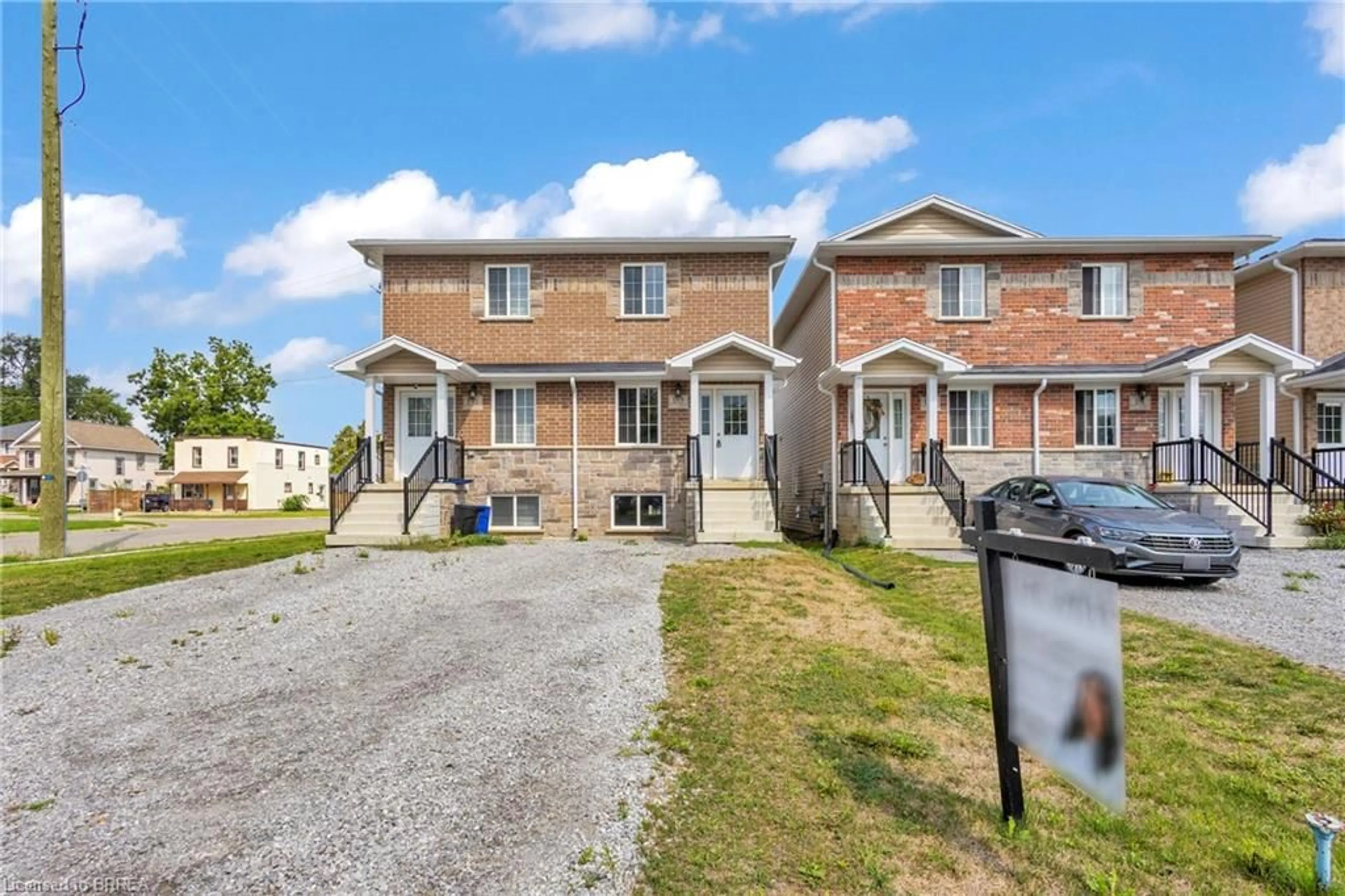 A pic from outside/outdoor area/front of a property/back of a property/a pic from drone, street for 157 Grove St, Simcoe Ontario N3Y 0H2