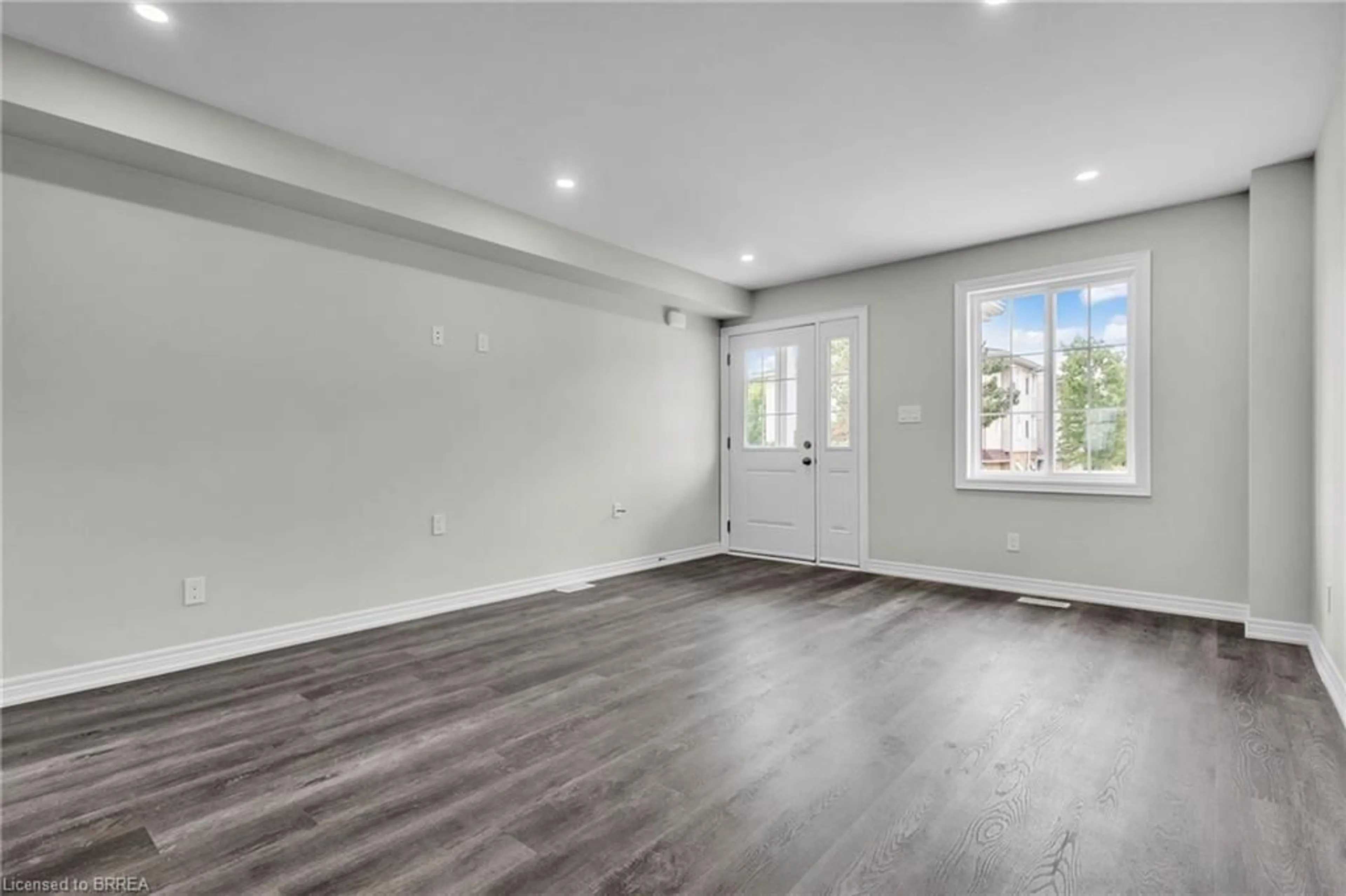 A pic of a room for 157 Grove St, Simcoe Ontario N3Y 0H2