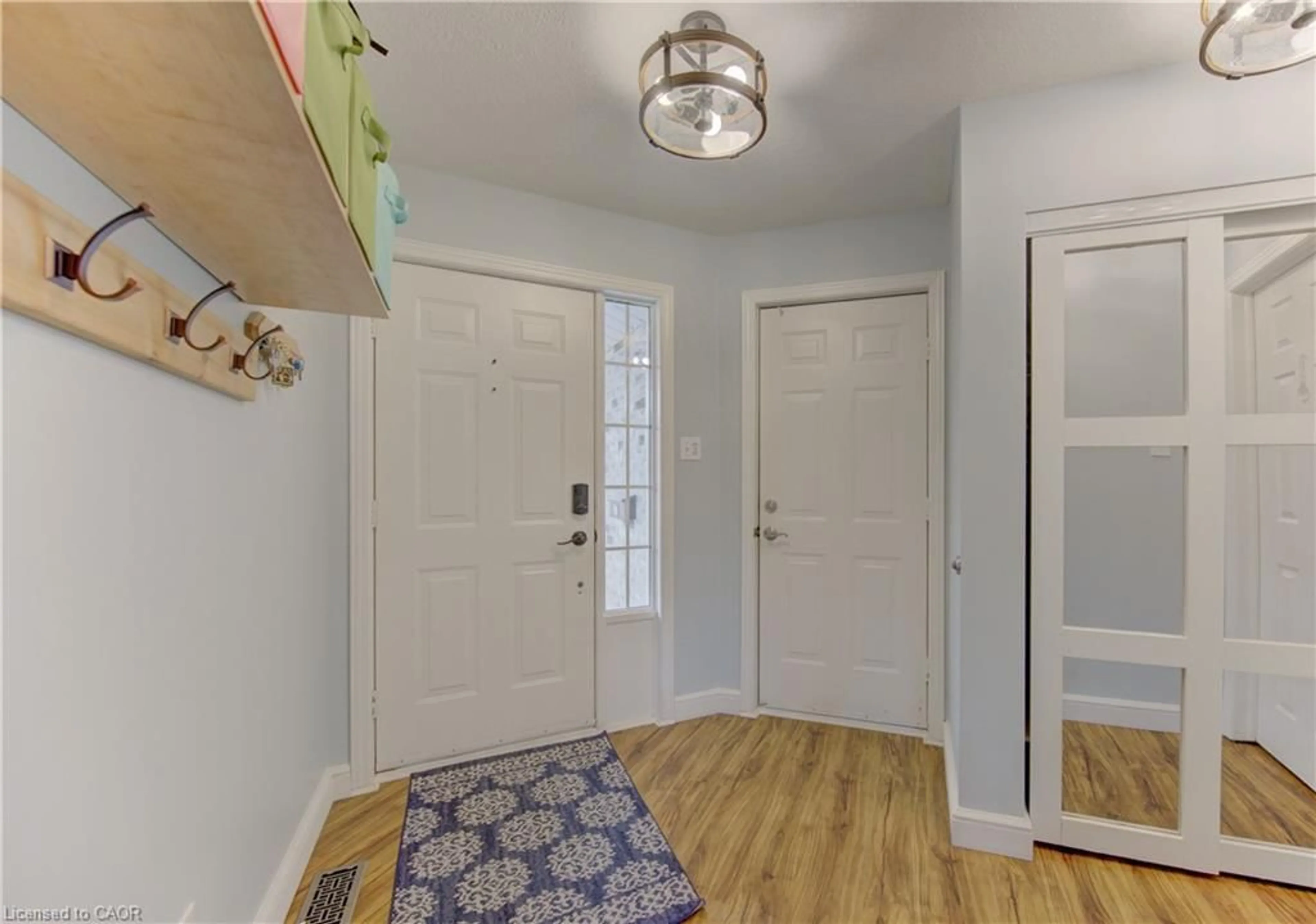 Indoor entryway for 512 Hidden Creek Dr, Kitchener Ontario N2N 3M1