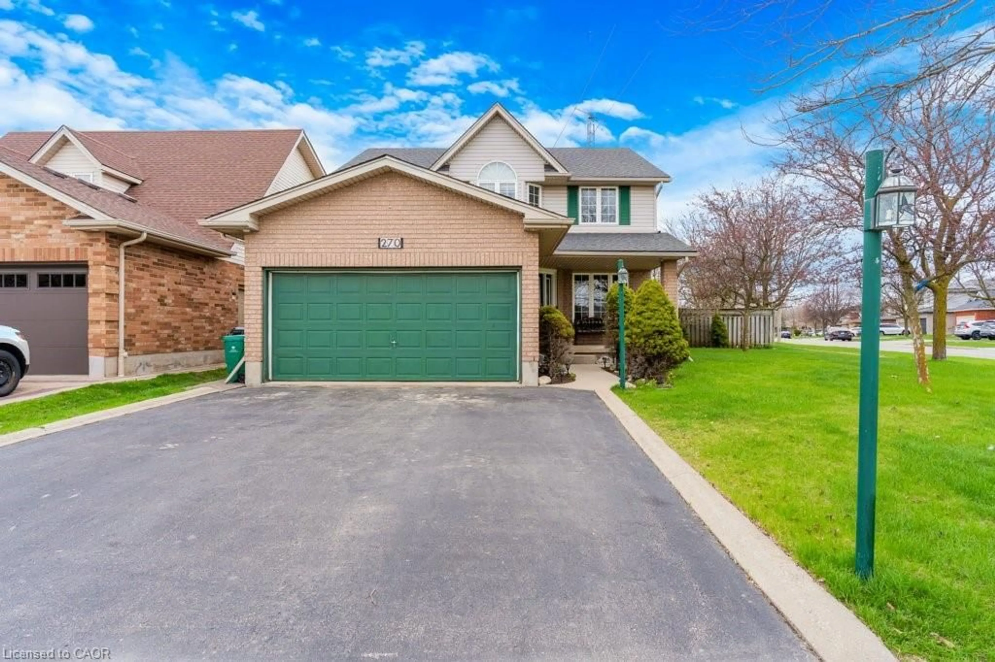 Home with brick exterior material, street for 270 Green Vista Dr, Cambridge Ontario N1T 1Z1