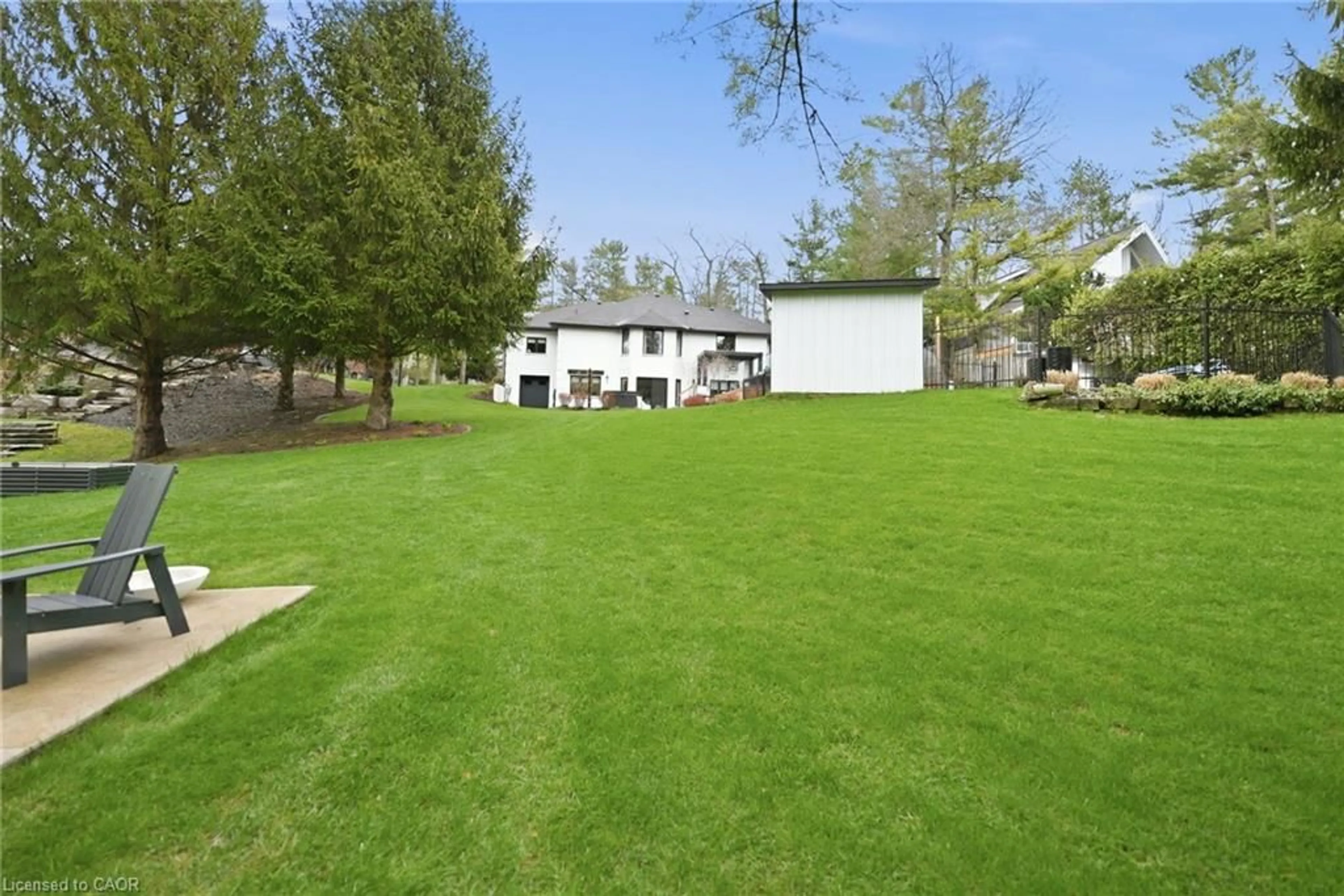 A pic from outside/outdoor area/front of a property/back of a property/a pic from drone, mountain view for 10118 John St, Grand Bend Ontario N0M 1T0