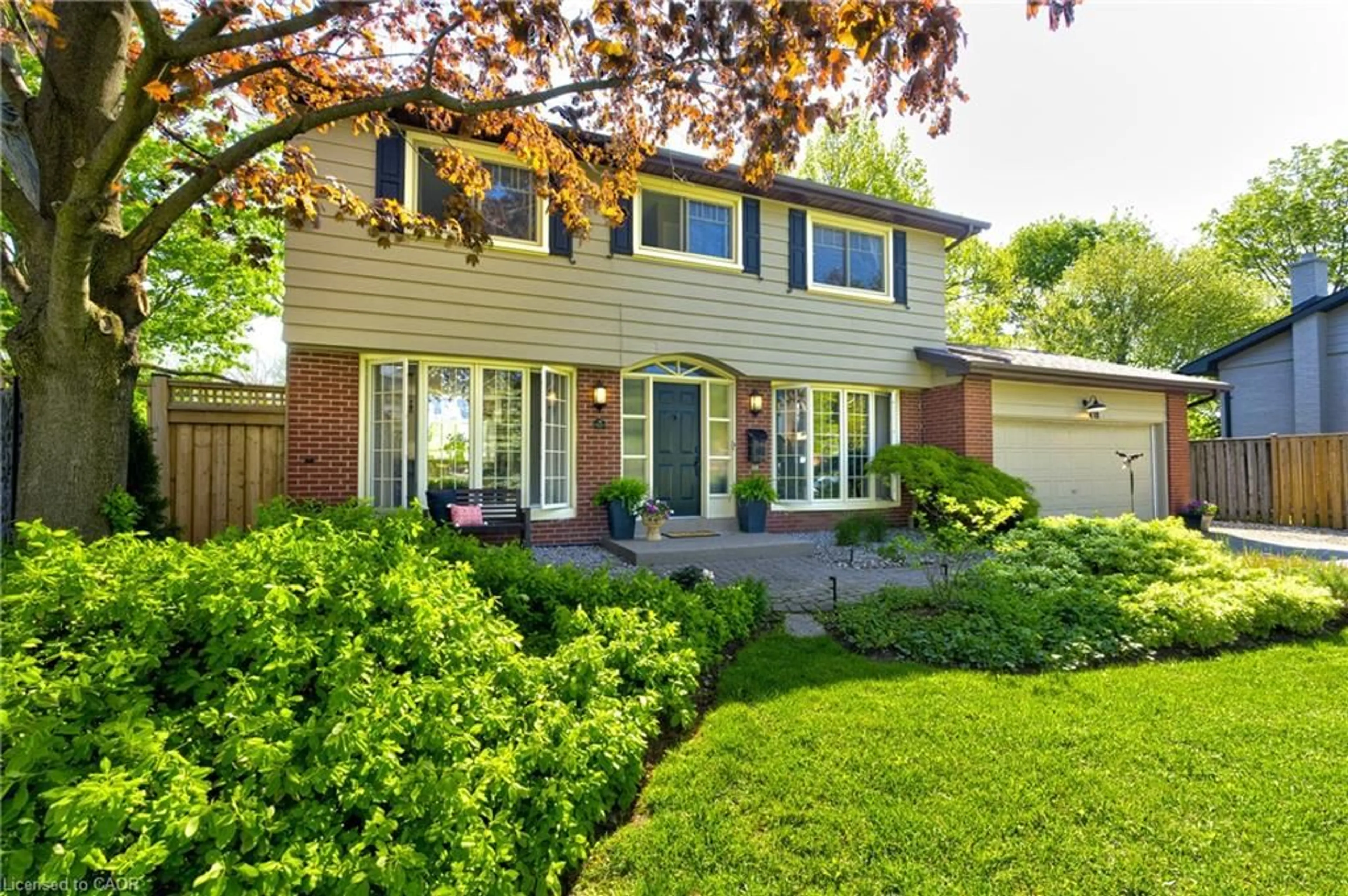 Home with brick exterior material, street for 418 Southland Cres, Oakville Ontario L6L 3N8