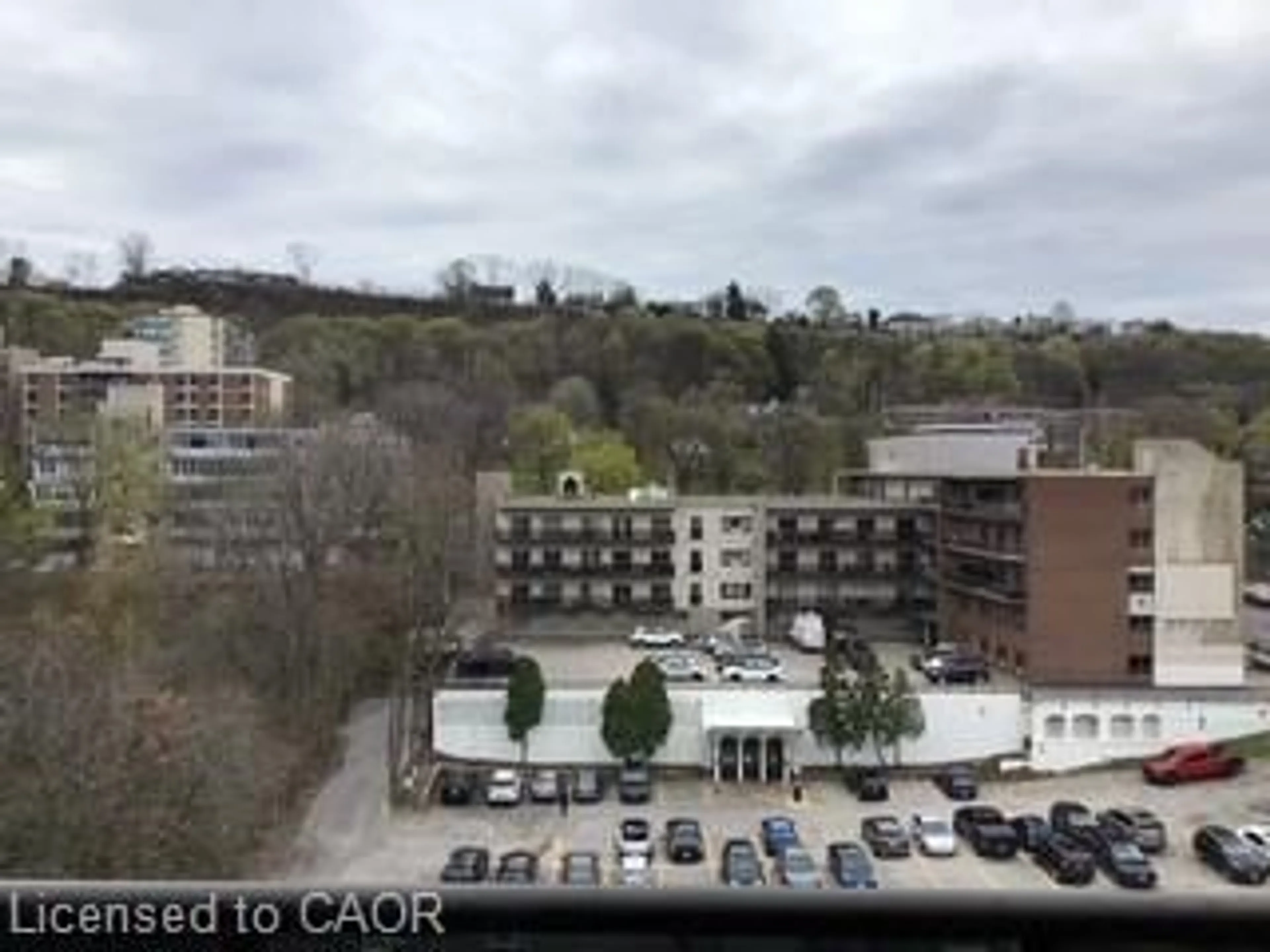 A pic from outside/outdoor area/front of a property/back of a property/a pic from drone, city buildings view from balcony for 81 Charlton Ave #904, Hamilton Ontario L8N 1Y7
