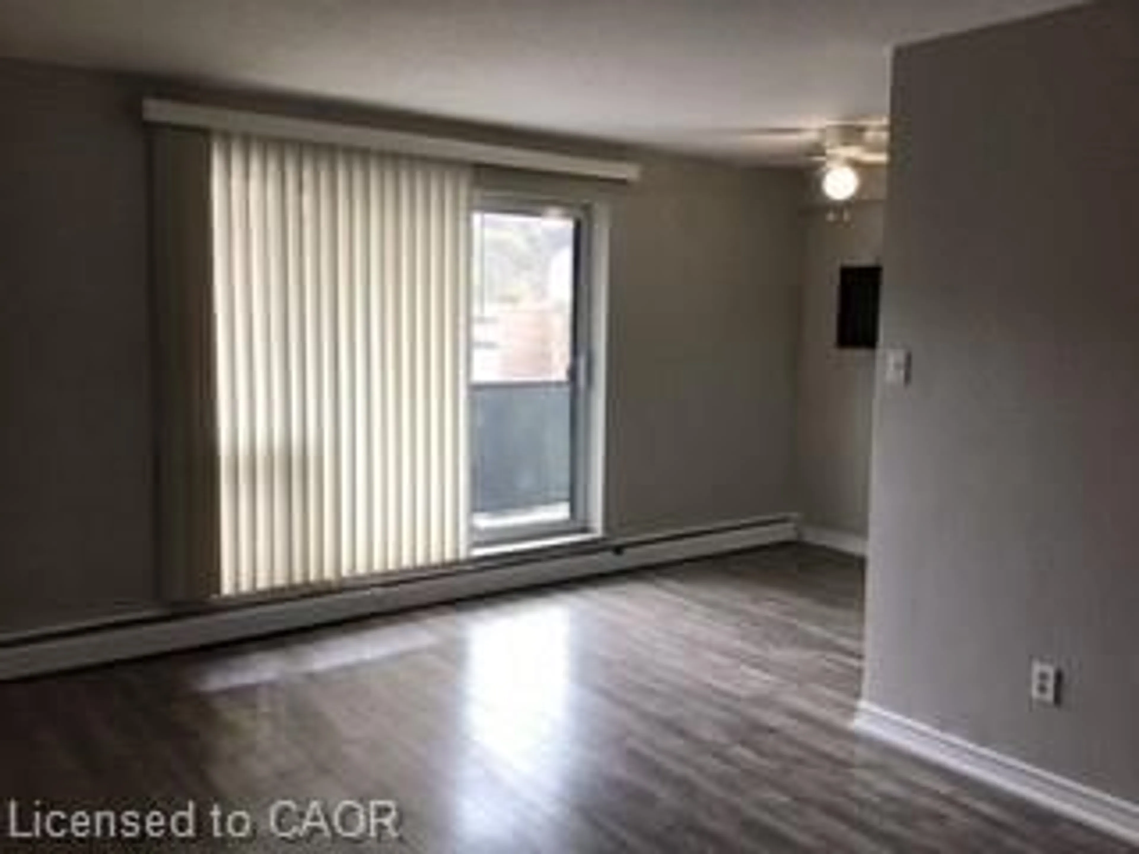A pic of a room for 81 Charlton Ave #904, Hamilton Ontario L8N 1Y7