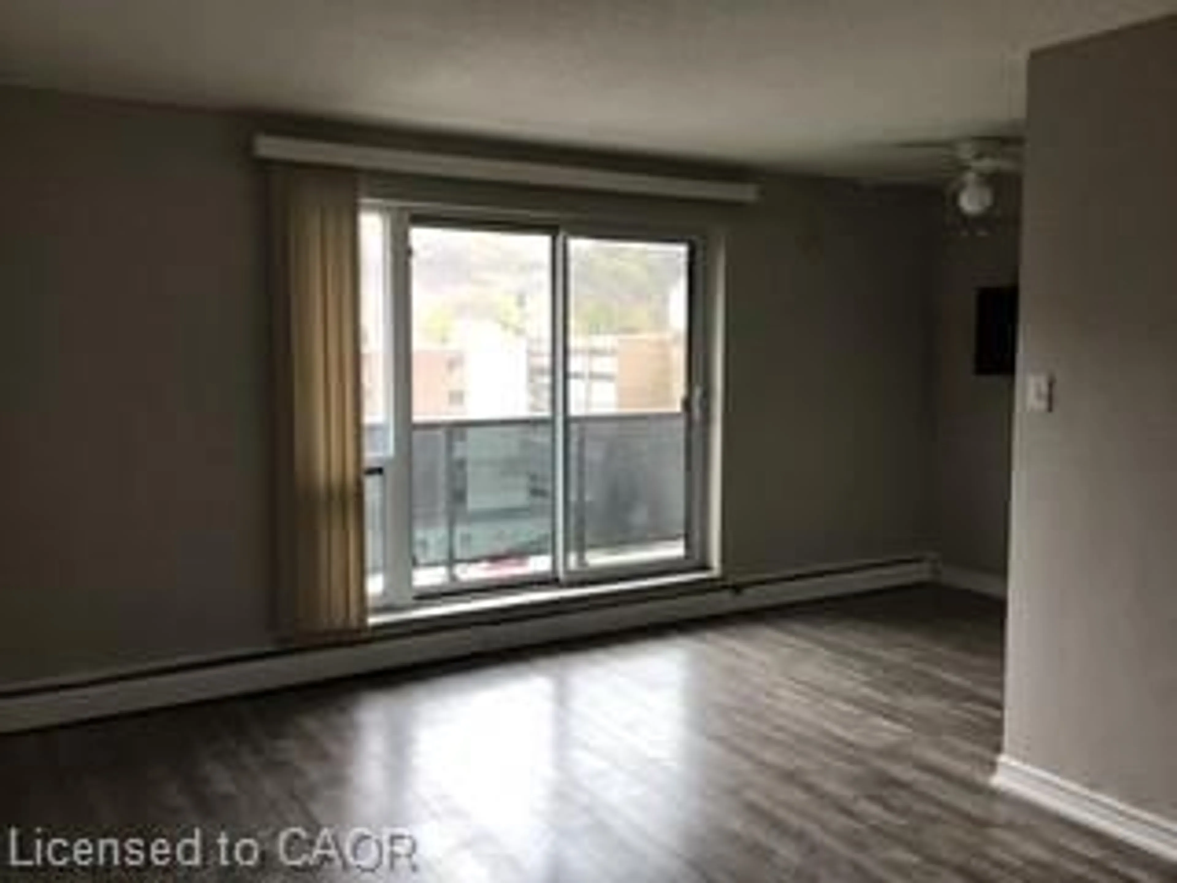 A pic of a room for 81 Charlton Ave #904, Hamilton Ontario L8N 1Y7