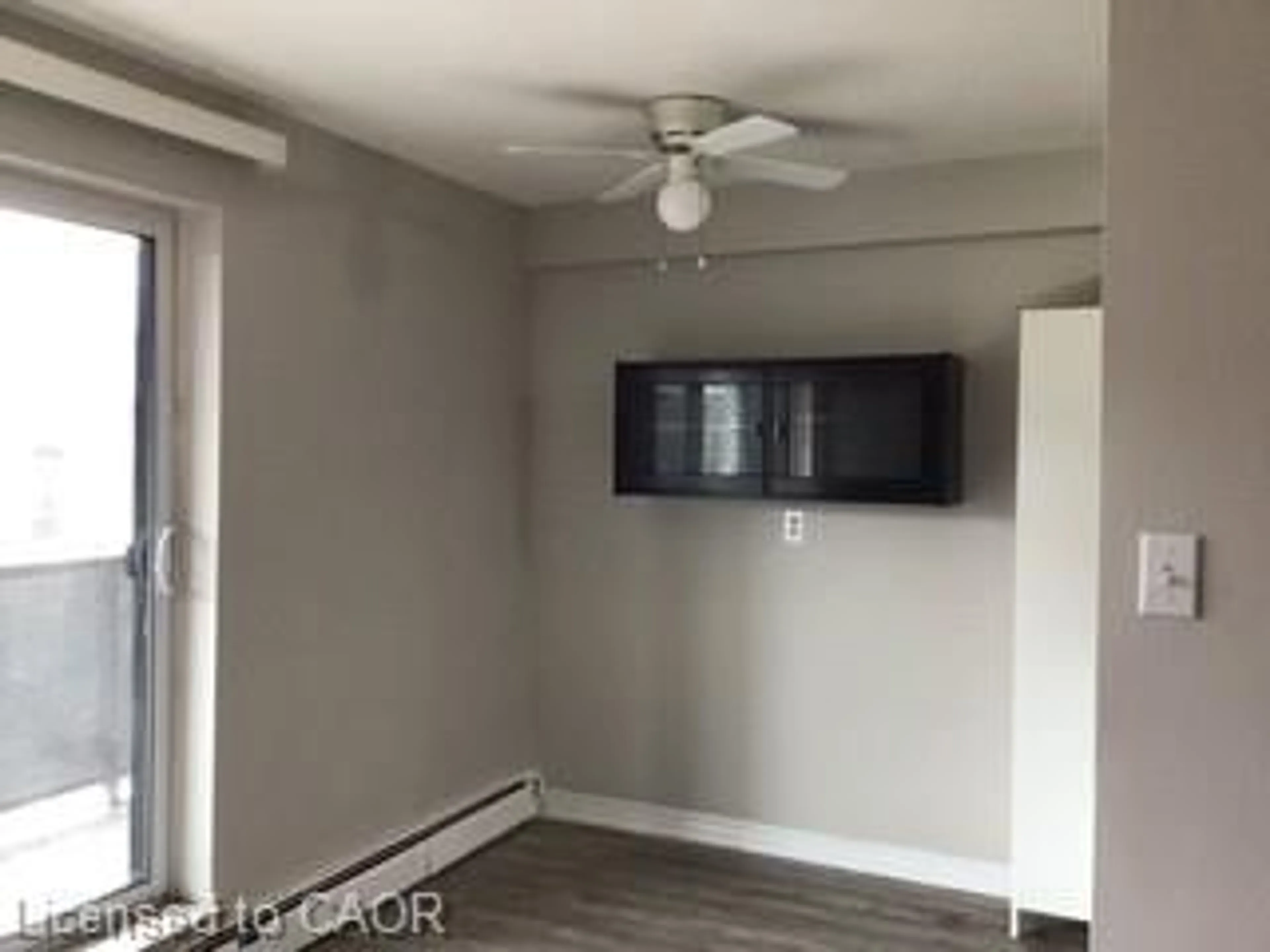 A pic of a room for 81 Charlton Ave #904, Hamilton Ontario L8N 1Y7