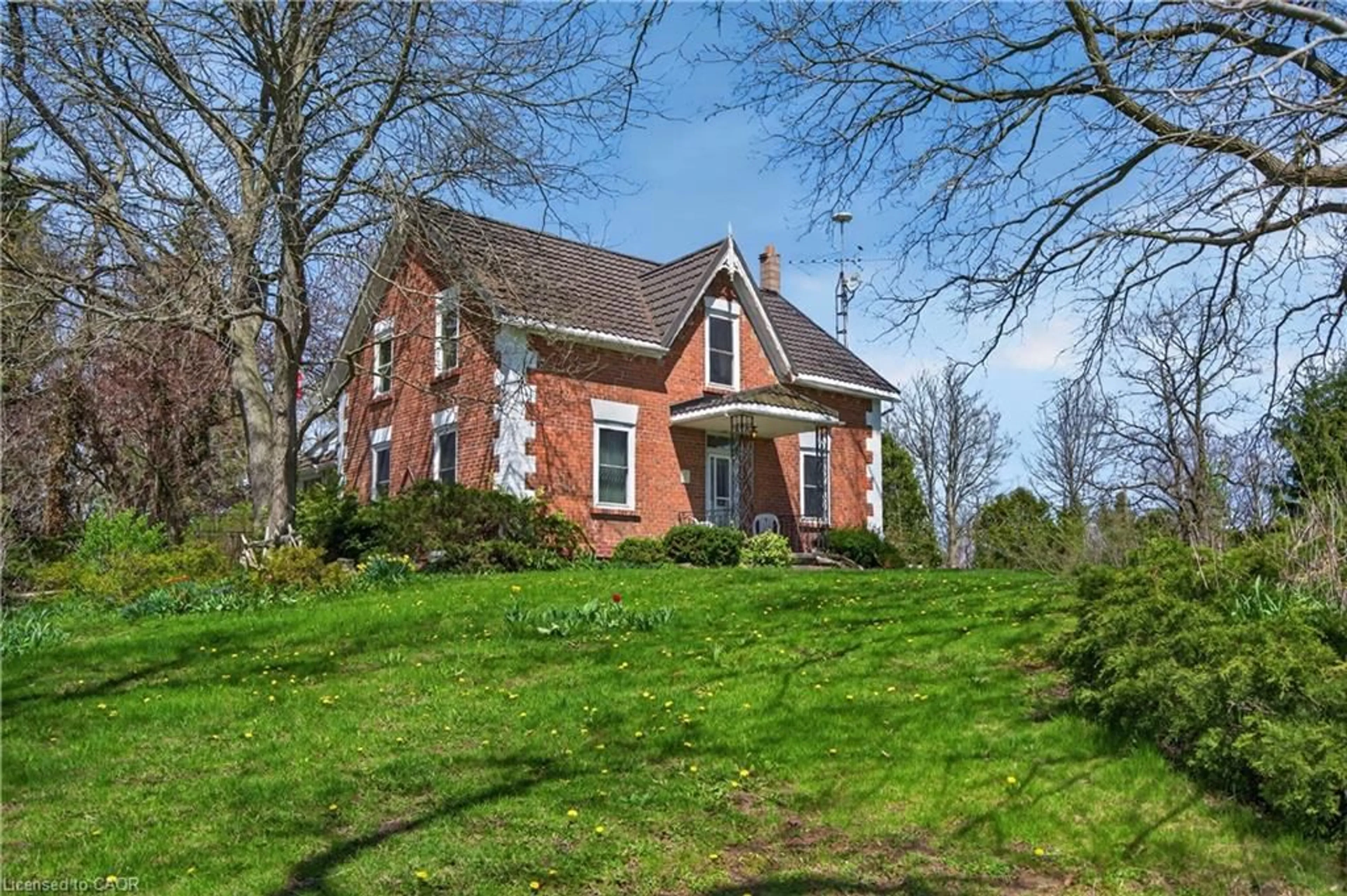 Home with brick exterior material, building for 8011 Leeming Rd, Glanbrook Ontario L0R 1W0