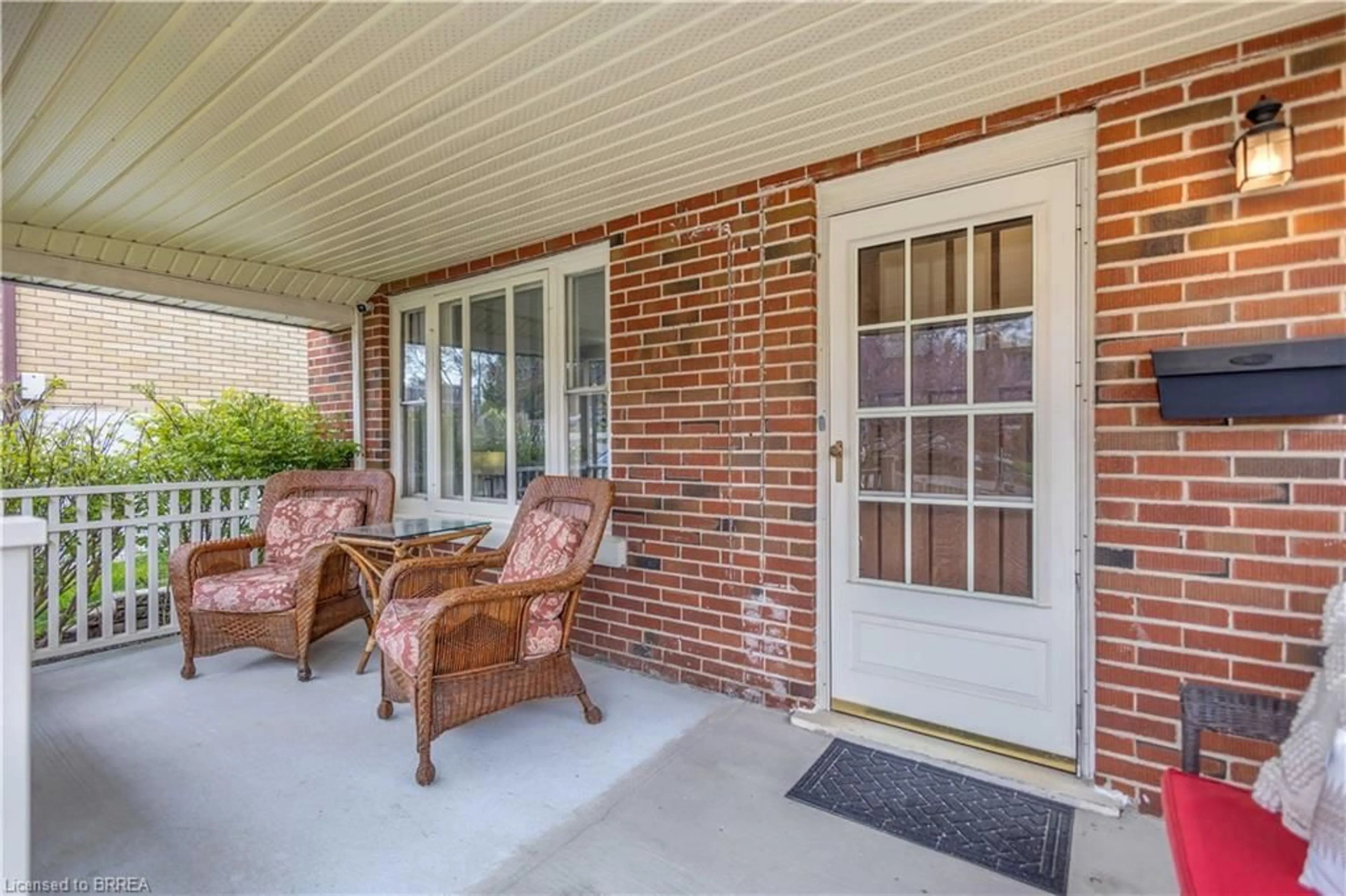 Patio, street for 18 South Dr, Kitchener Ontario N2M 4B5
