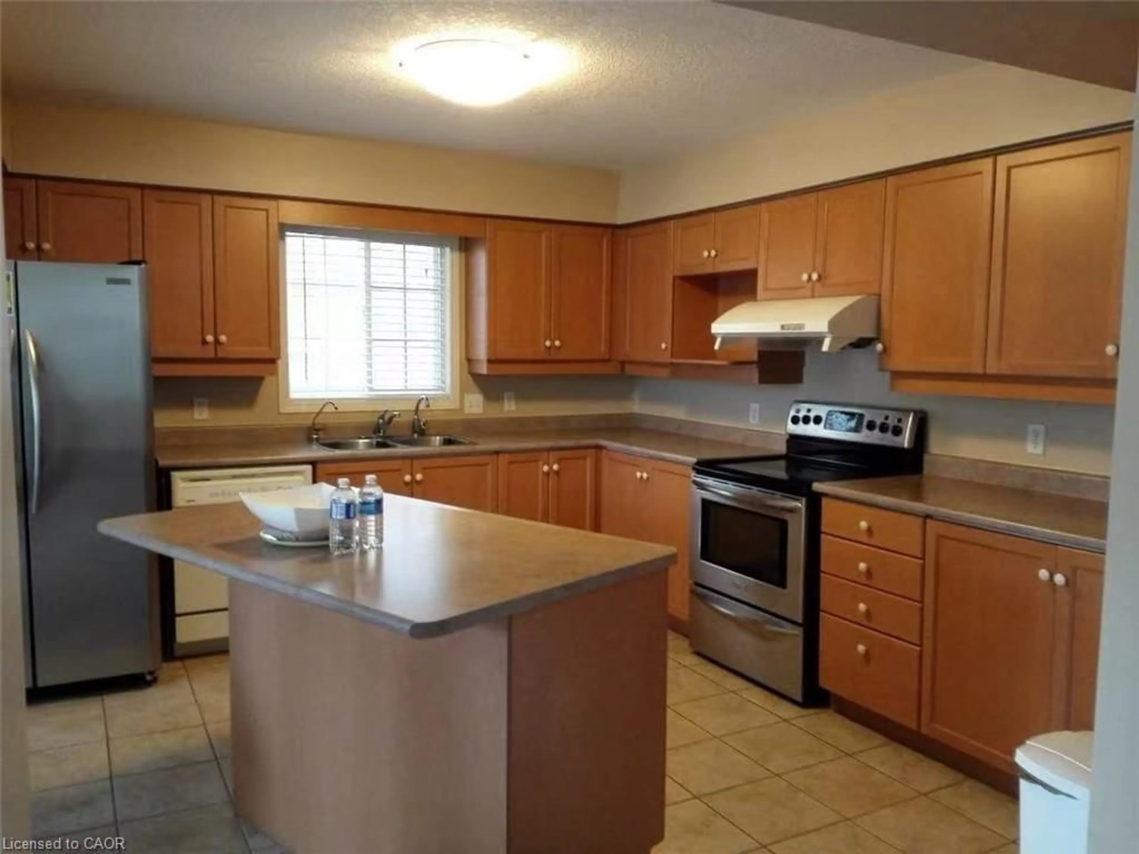 Standard kitchen, unknown for 350 Havendale Cres, Waterloo Ontario N2T 2T2