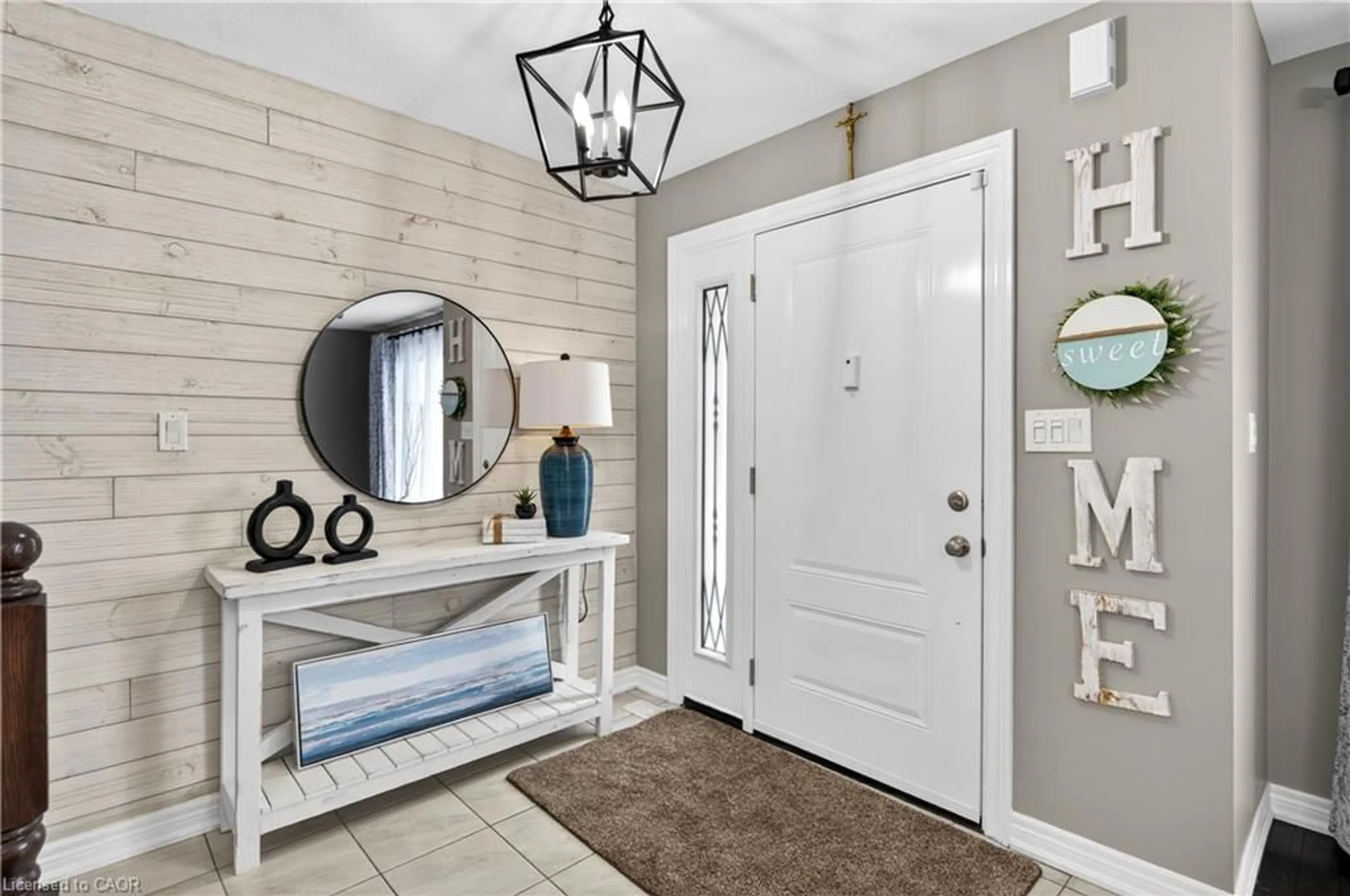 Indoor entryway for 22 Linda Cres, Hagersville Ontario N0A 1H0