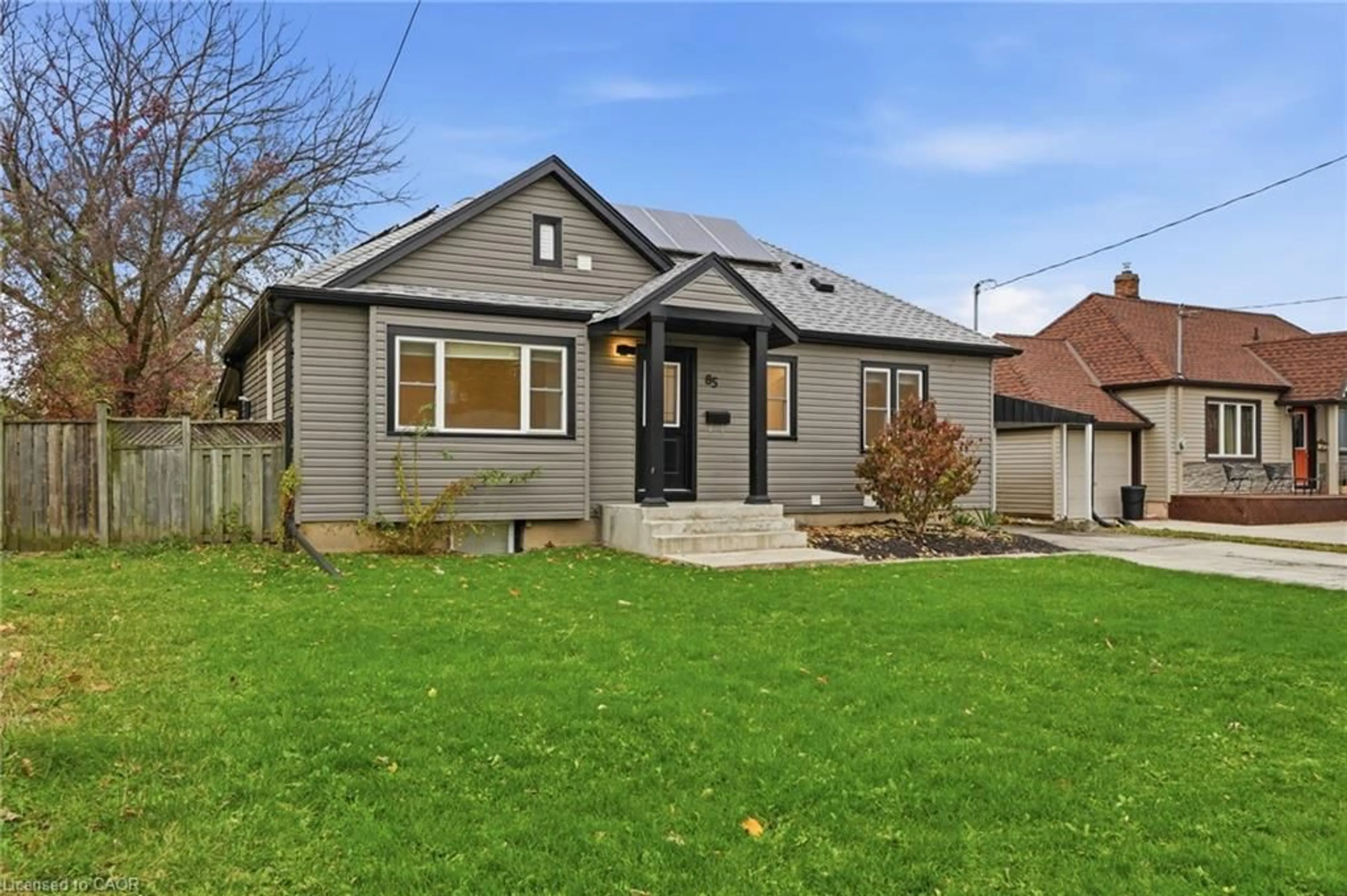 Home with vinyl exterior material, street for 85 Martindale Rd, St. Catharines Ontario L2S 2Y5