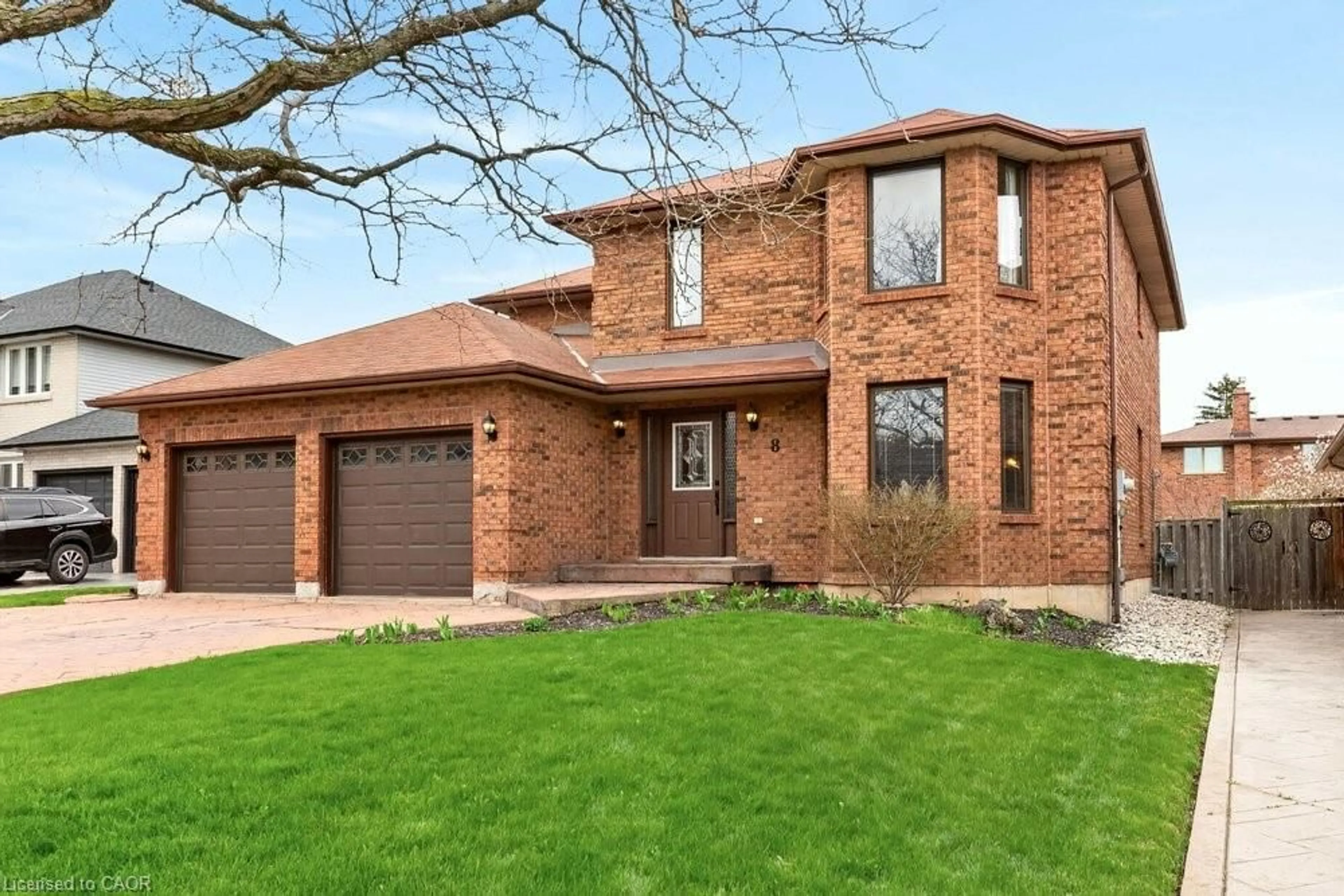 Home with brick exterior material, street for 8 Wyvis Crt, Stoney Creek Ontario L8G 4W3