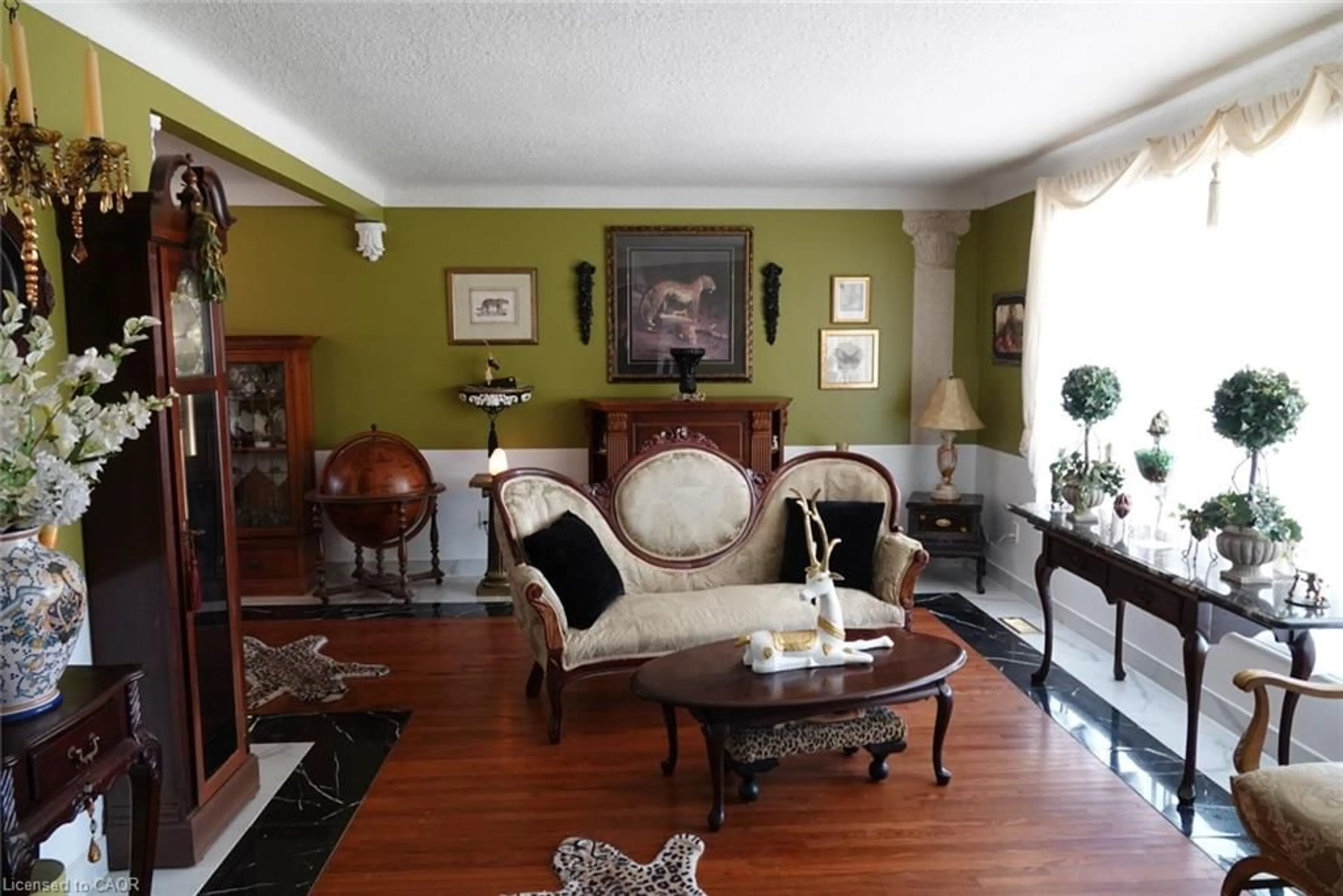Living room with furniture, unknown for 4200 Eastdale Dr, Beamsville Ontario L3J 0N3
