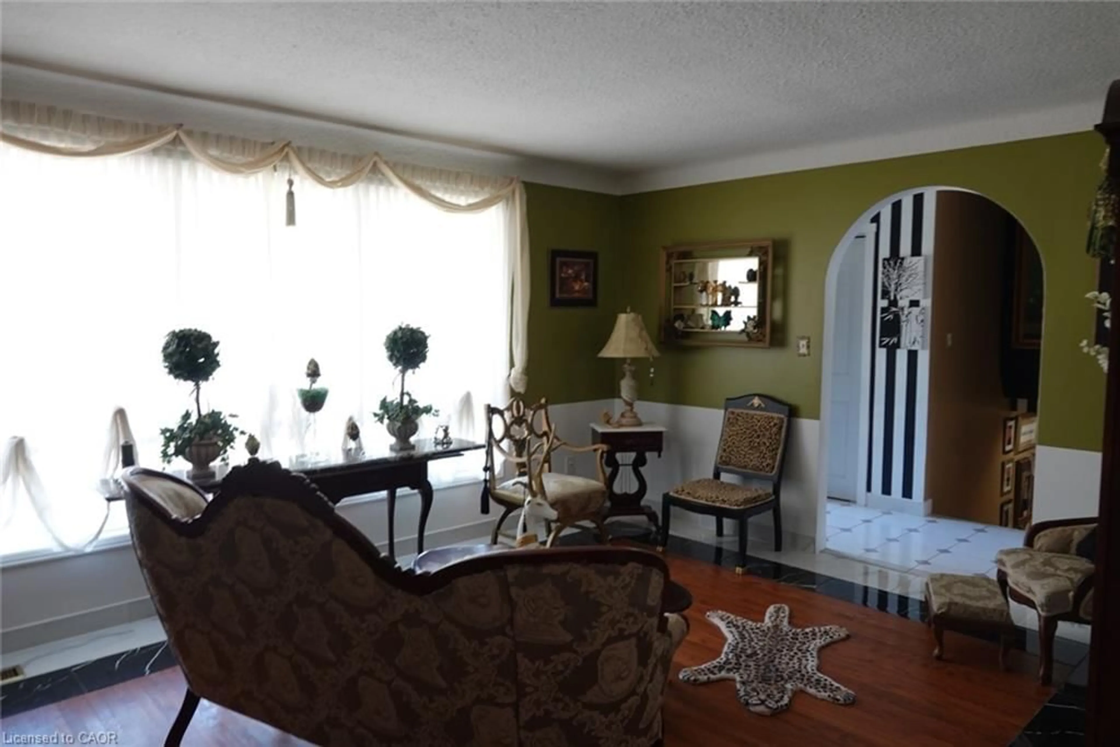 Living room with furniture, unknown for 4200 Eastdale Dr, Beamsville Ontario L3J 0N3