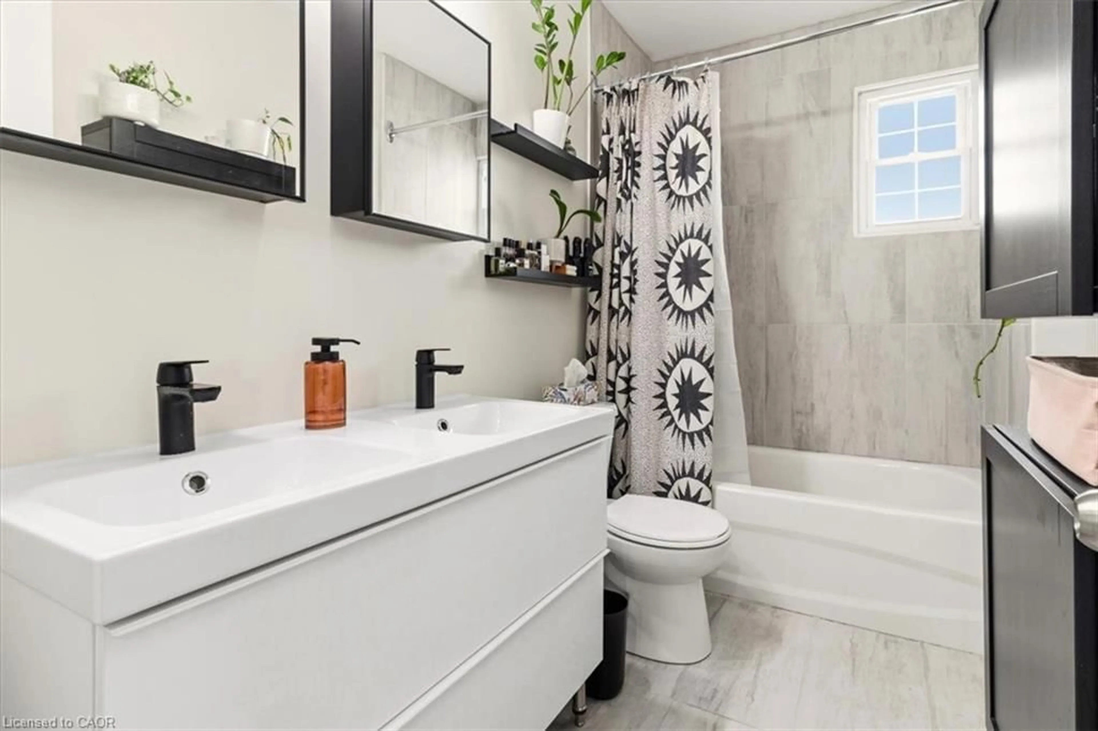 Contemporary bathroom, ceramic/tile floor for 29 Wexford Ave, Hamilton Ontario L8H 4M2