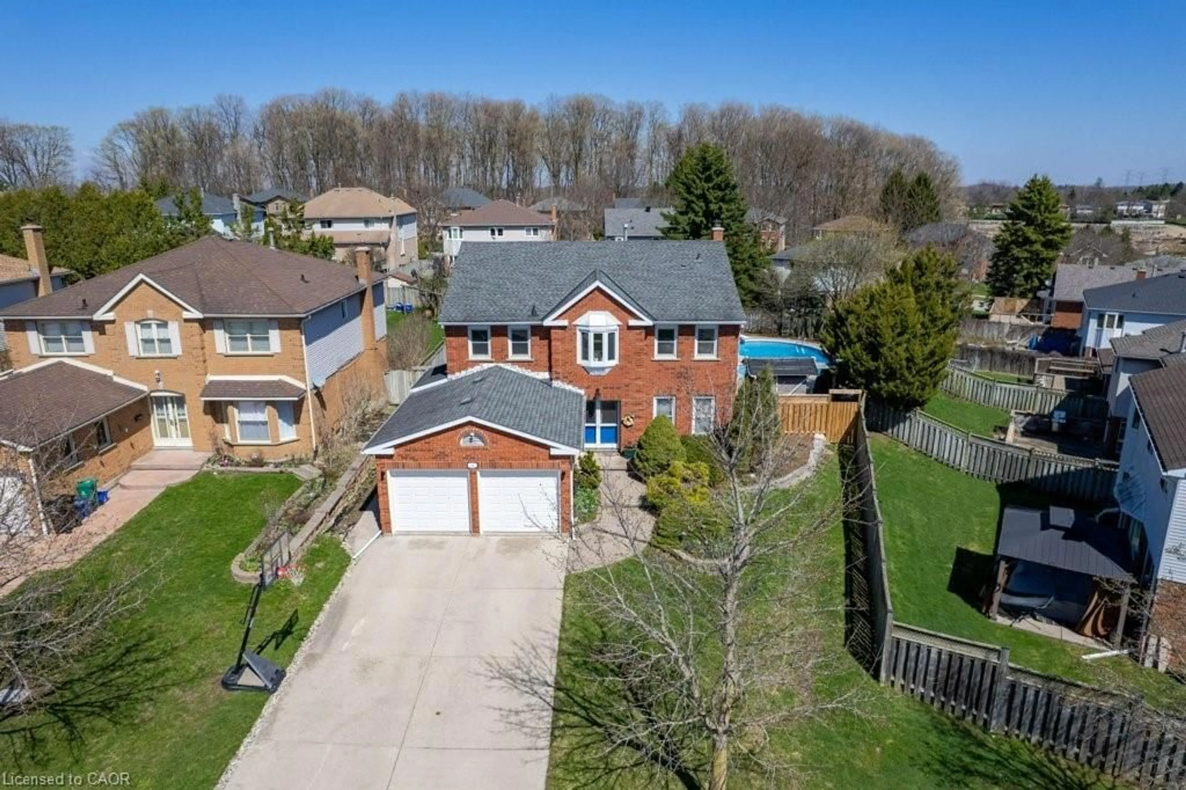 A pic from outside/outdoor area/front of a property/back of a property/a pic from drone, street for 44 Lorilee Cres, Kitchener Ontario N2N 2J3
