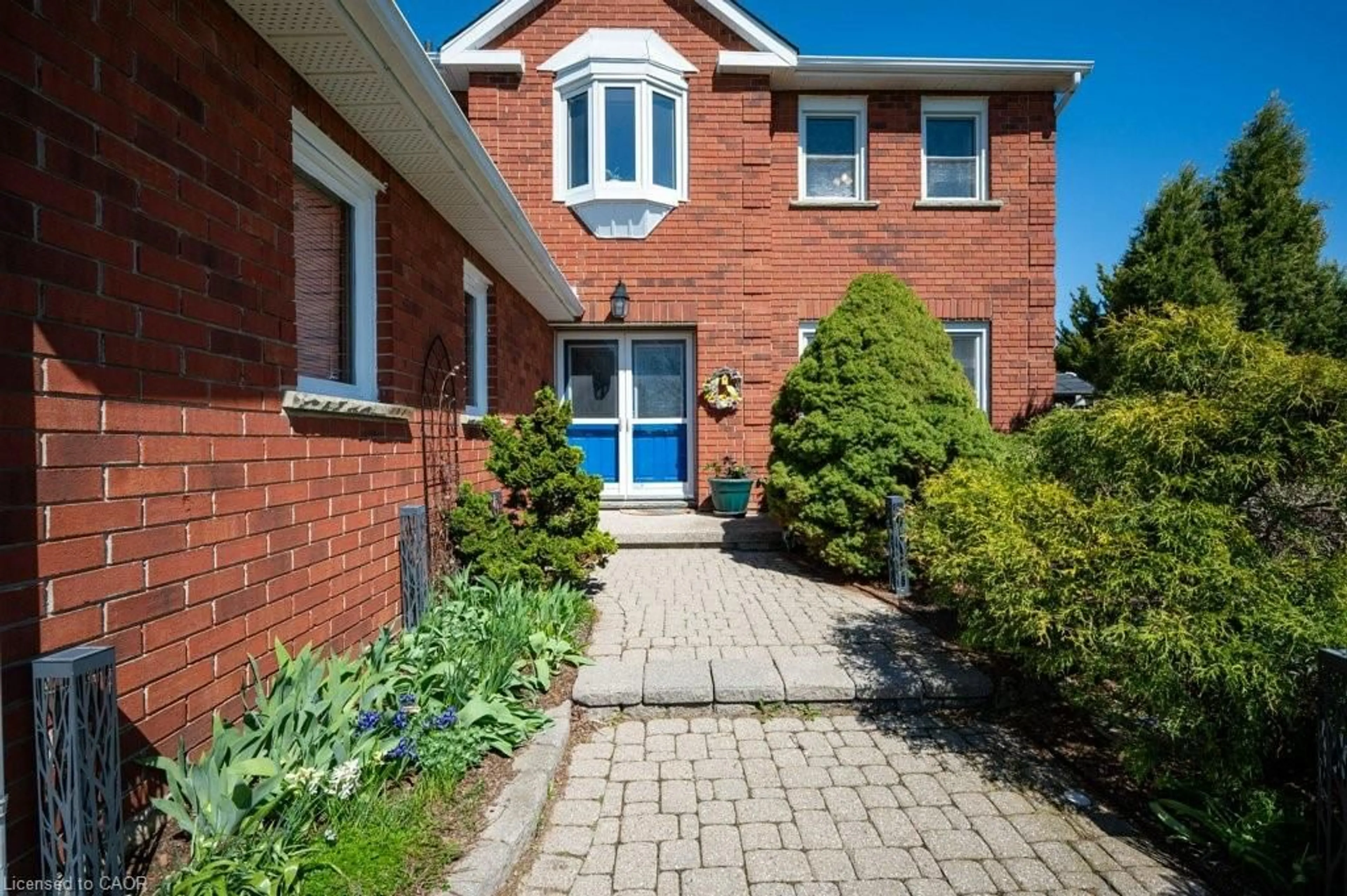 Home with brick exterior material, street for 44 Lorilee Cres, Kitchener Ontario N2N 2J3