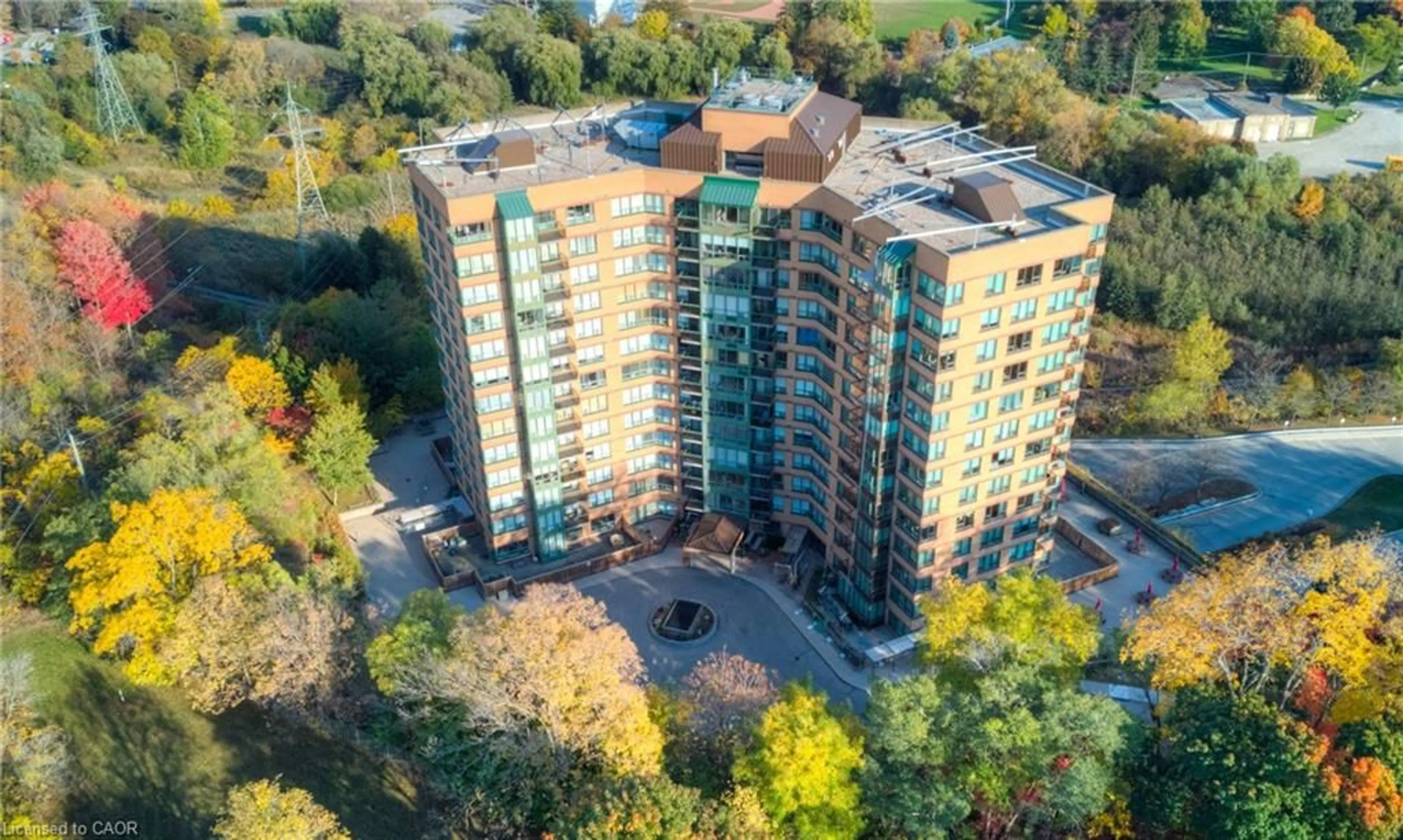 A pic from outside/outdoor area/front of a property/back of a property/a pic from drone, building for 237 King St #102, Cambridge Ontario N3H 5L2