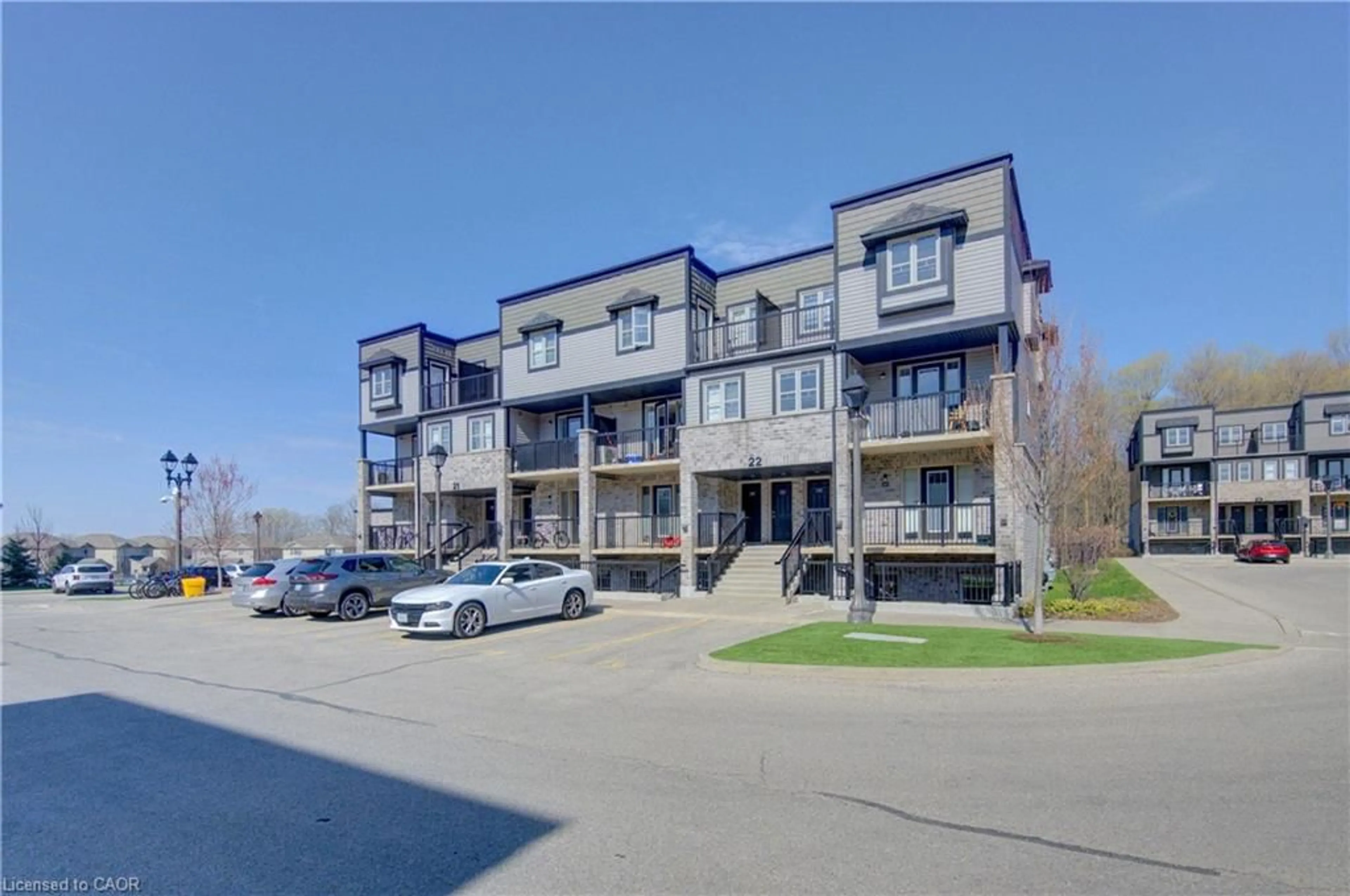 A pic from outside/outdoor area/front of a property/back of a property/a pic from drone, unknown for 1989 Ottawa St #21H, Kitchener Ontario N2E 0G7