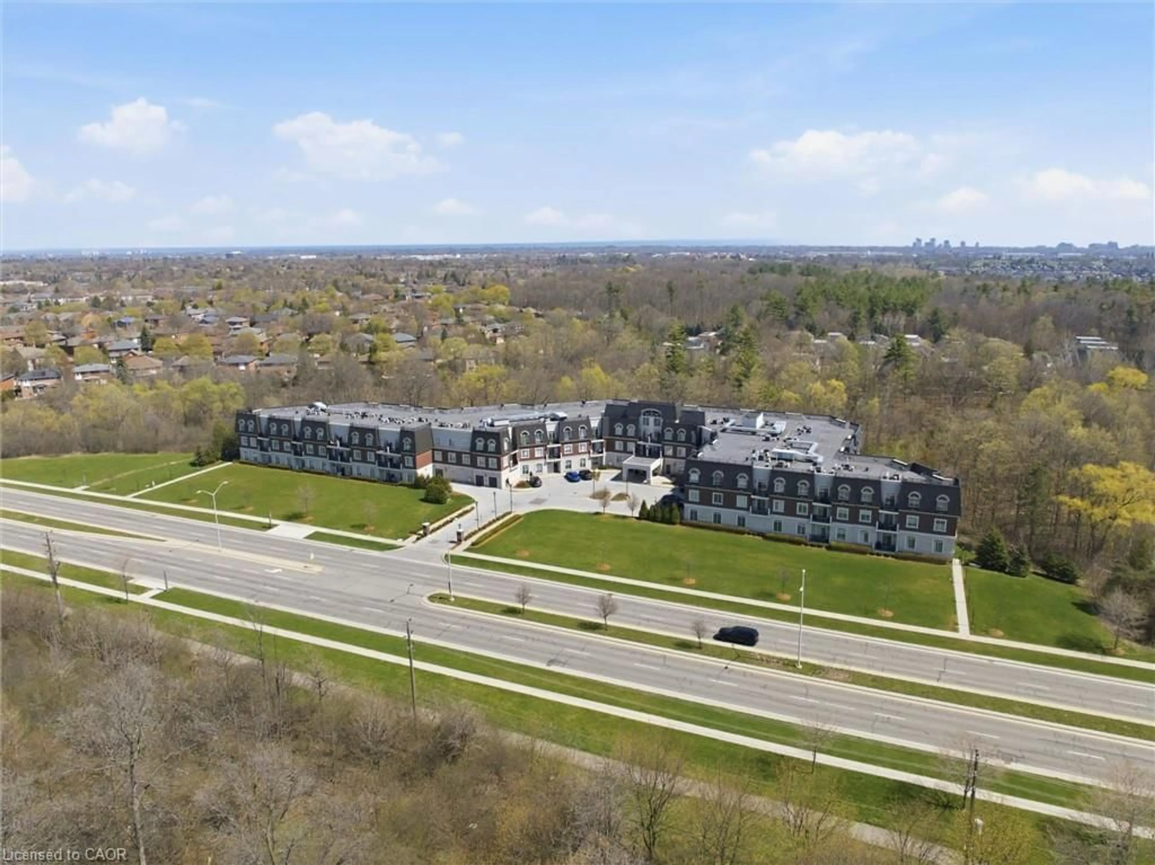 A pic from outside/outdoor area/front of a property/back of a property/a pic from drone, unknown for 2300 Upper Middle Rd #304, Oakville Ontario L6M 0T4