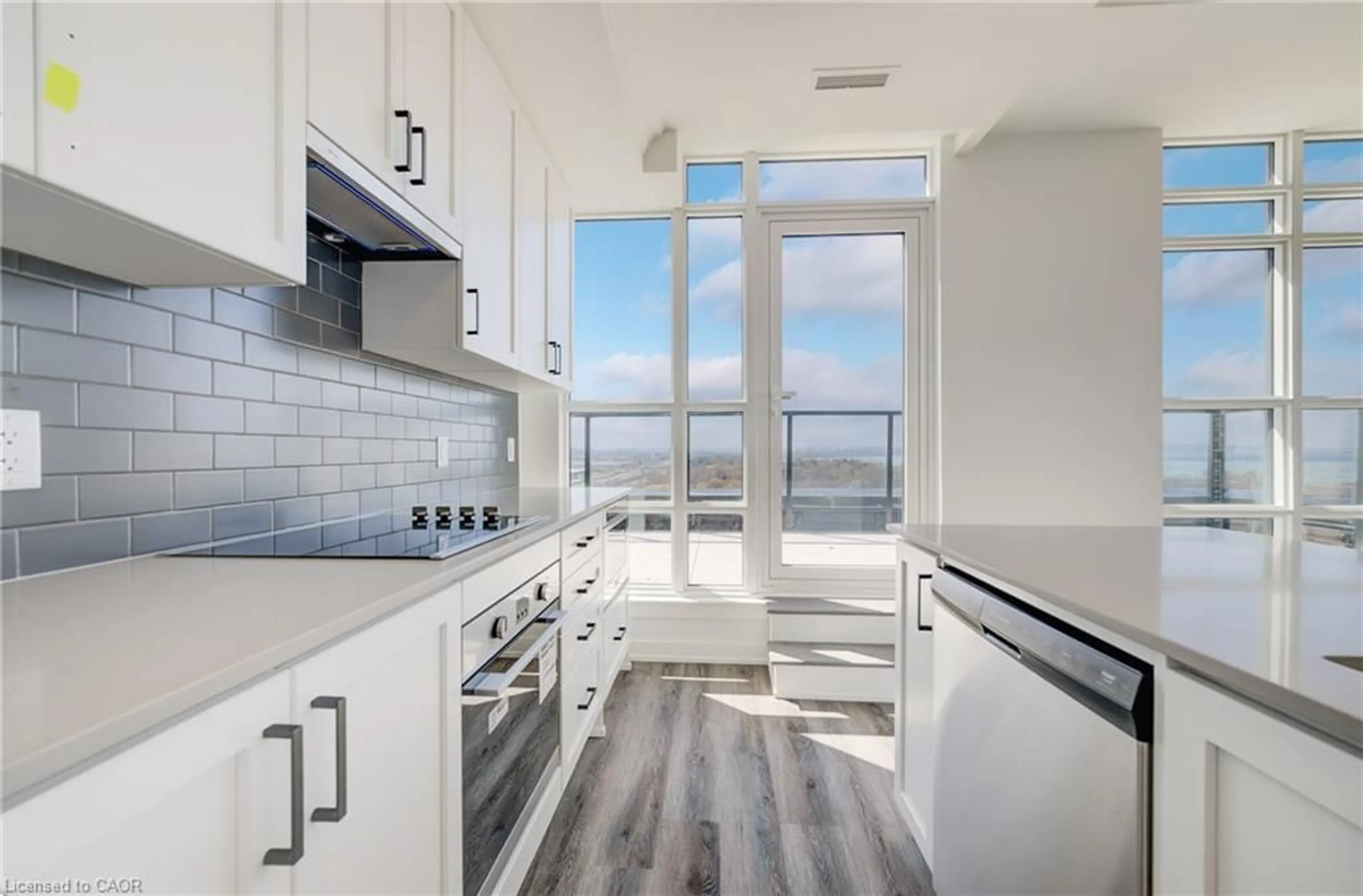 Contemporary kitchen, unknown for 461 Green Rd #P1203, Hamilton Ontario L8E 5B4