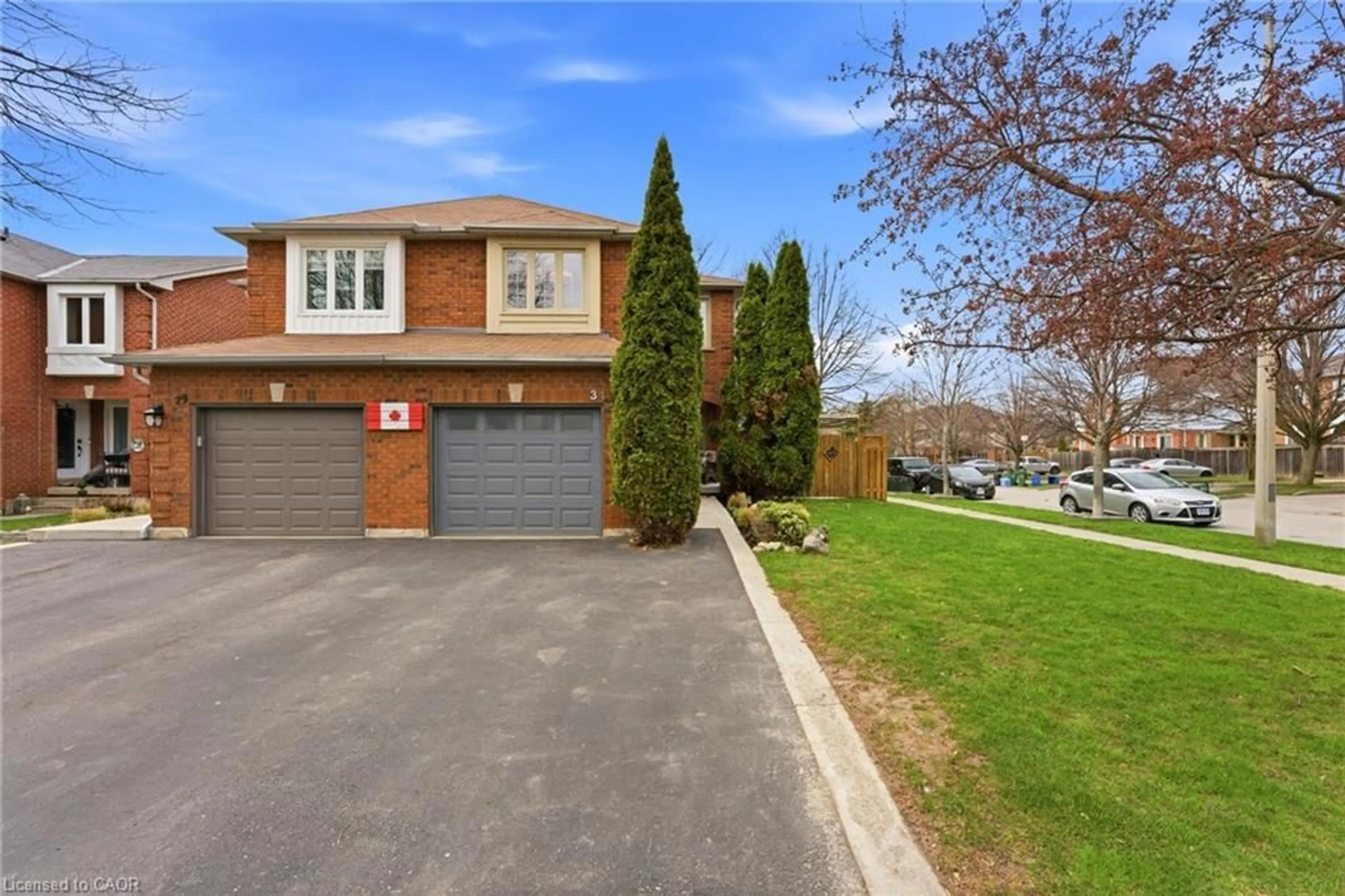 Home with brick exterior material, street for 31 Wakefield Lane, Waterdown Ontario L8B 0M7