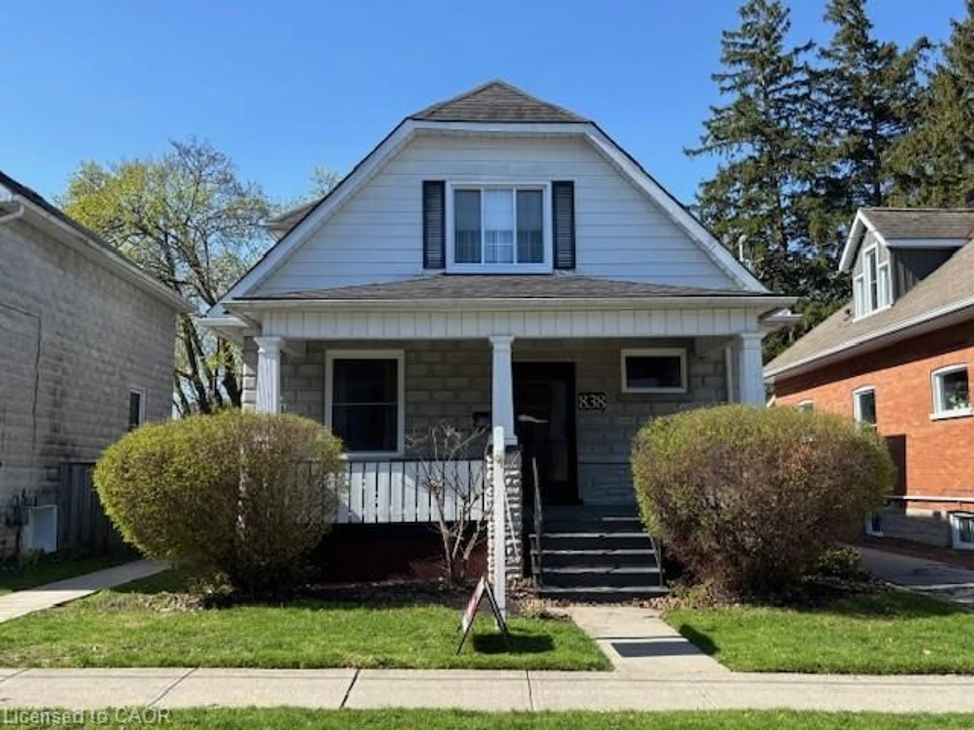 Home with vinyl exterior material, street for 838 Moore St, Cambridge Ontario N3H 3B8
