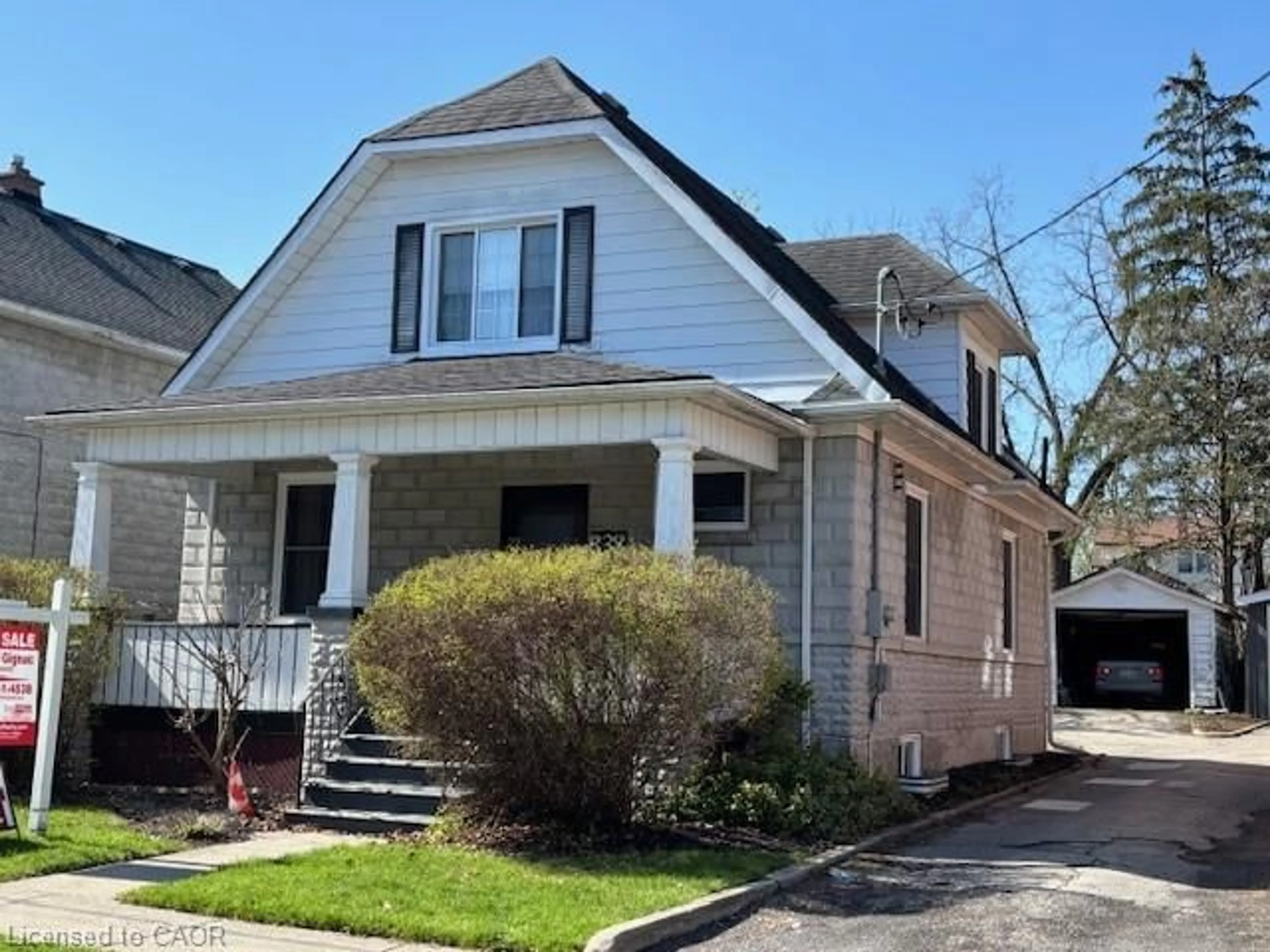 Home with vinyl exterior material, street for 838 Moore St, Cambridge Ontario N3H 3B8