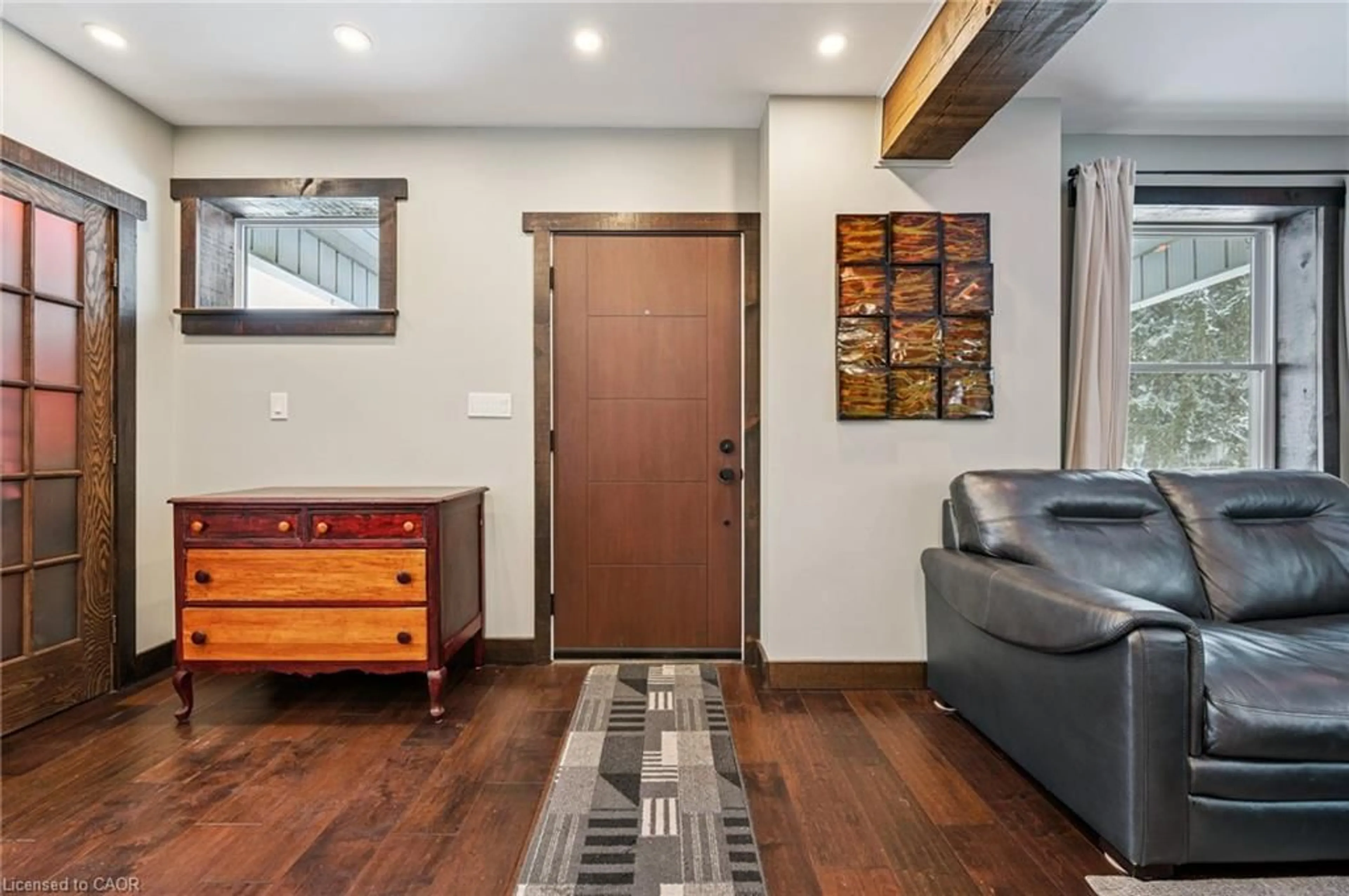 Indoor entryway for 838 Moore St, Cambridge Ontario N3H 3B8