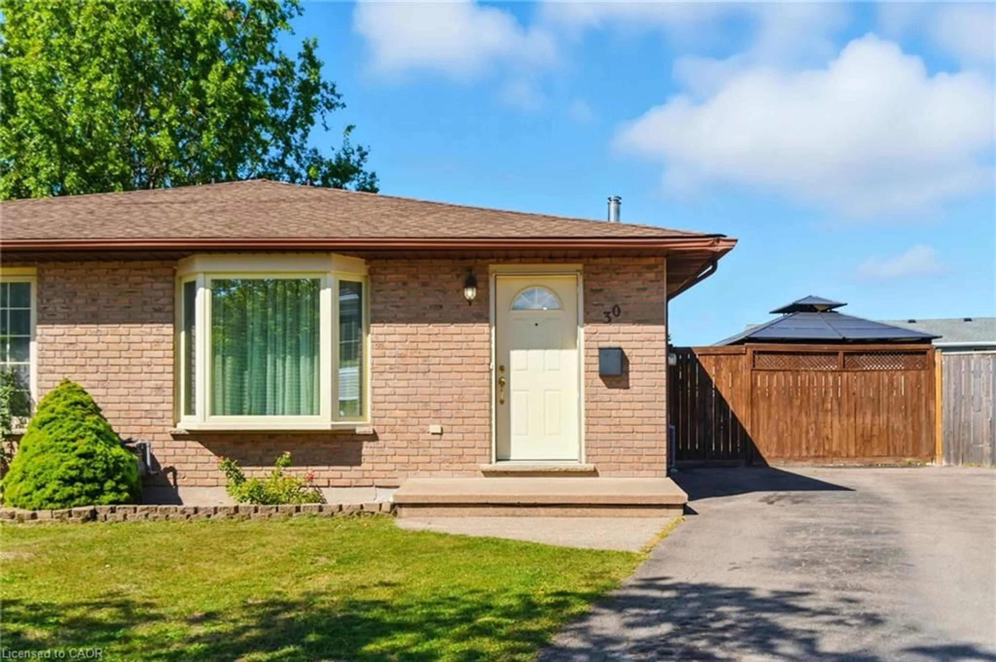 Home with brick exterior material, street for 30 Rainbow Crt, Welland Ontario L3C 6R4