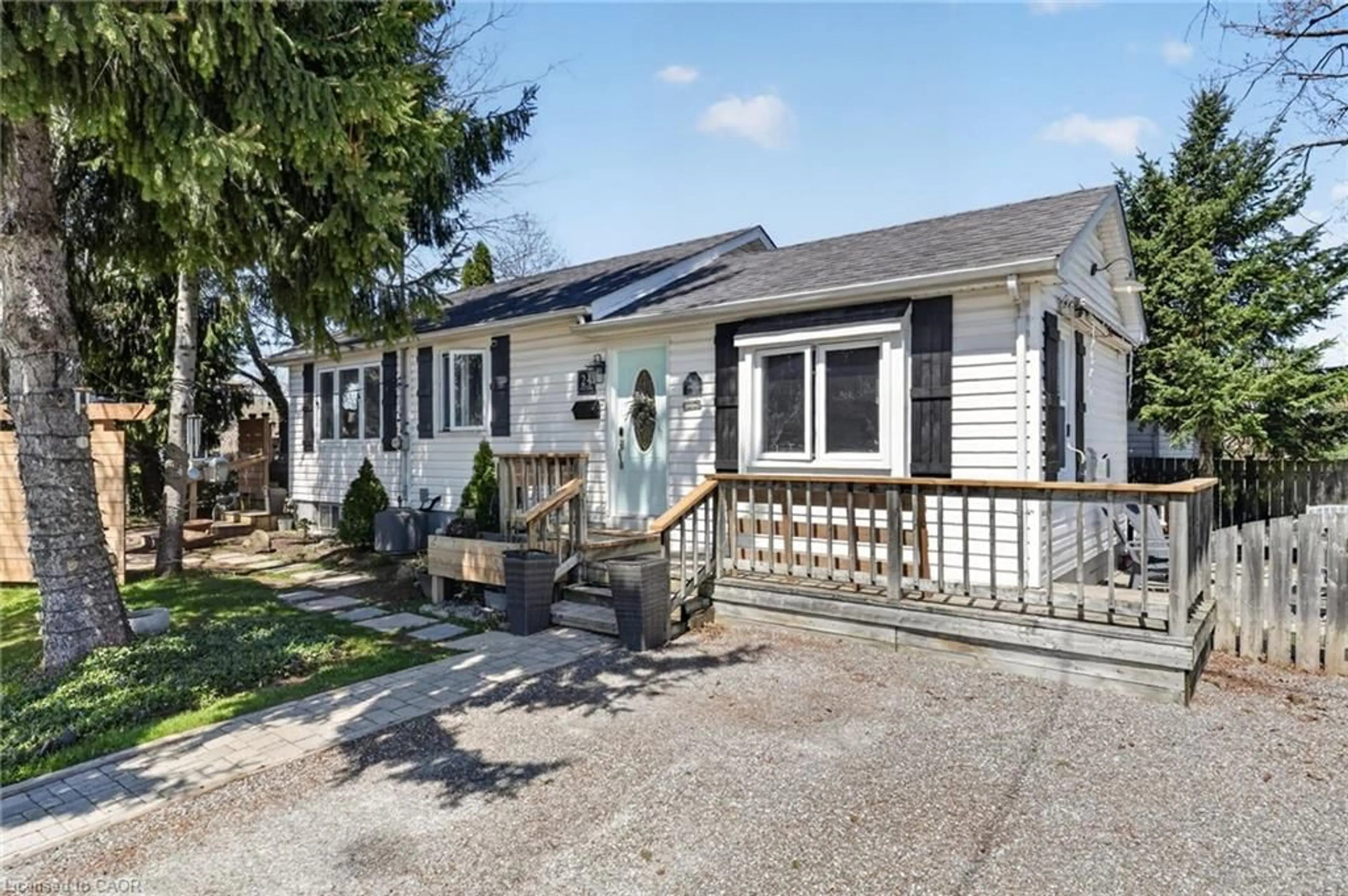 Home with vinyl exterior material, street for 24 Bogart St, St. Catharines Ontario L2M 1E6